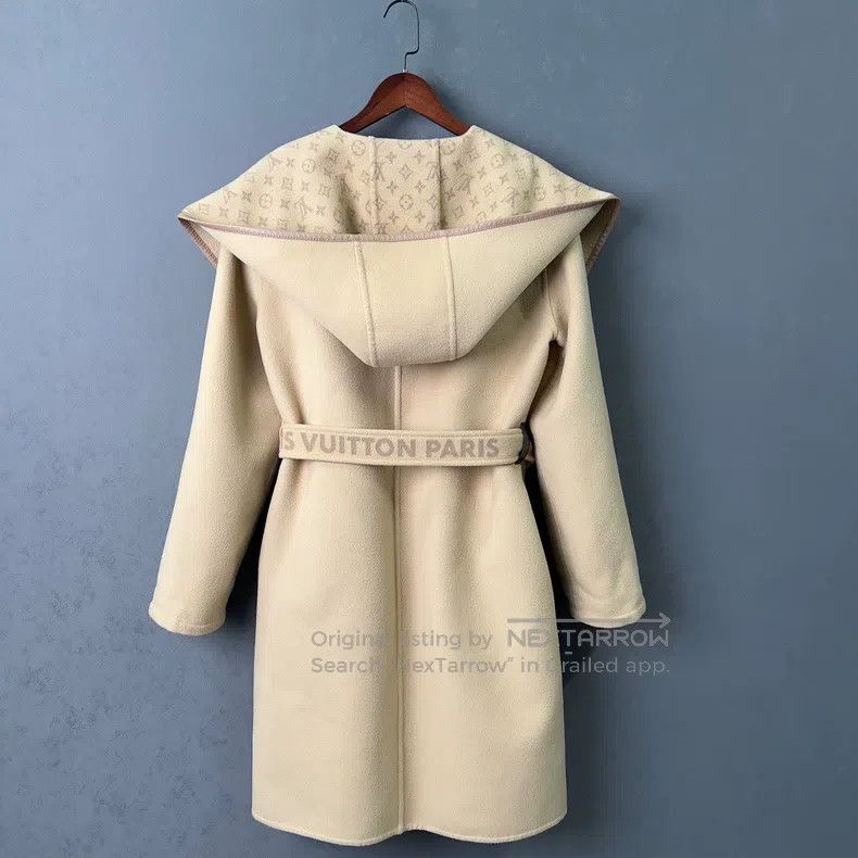 Louis Vuitton Louis Vuitton Caramel double-breasted with logo inside coa Size XS / US 0-2 / IT 36-38 - 3 Thumbnail