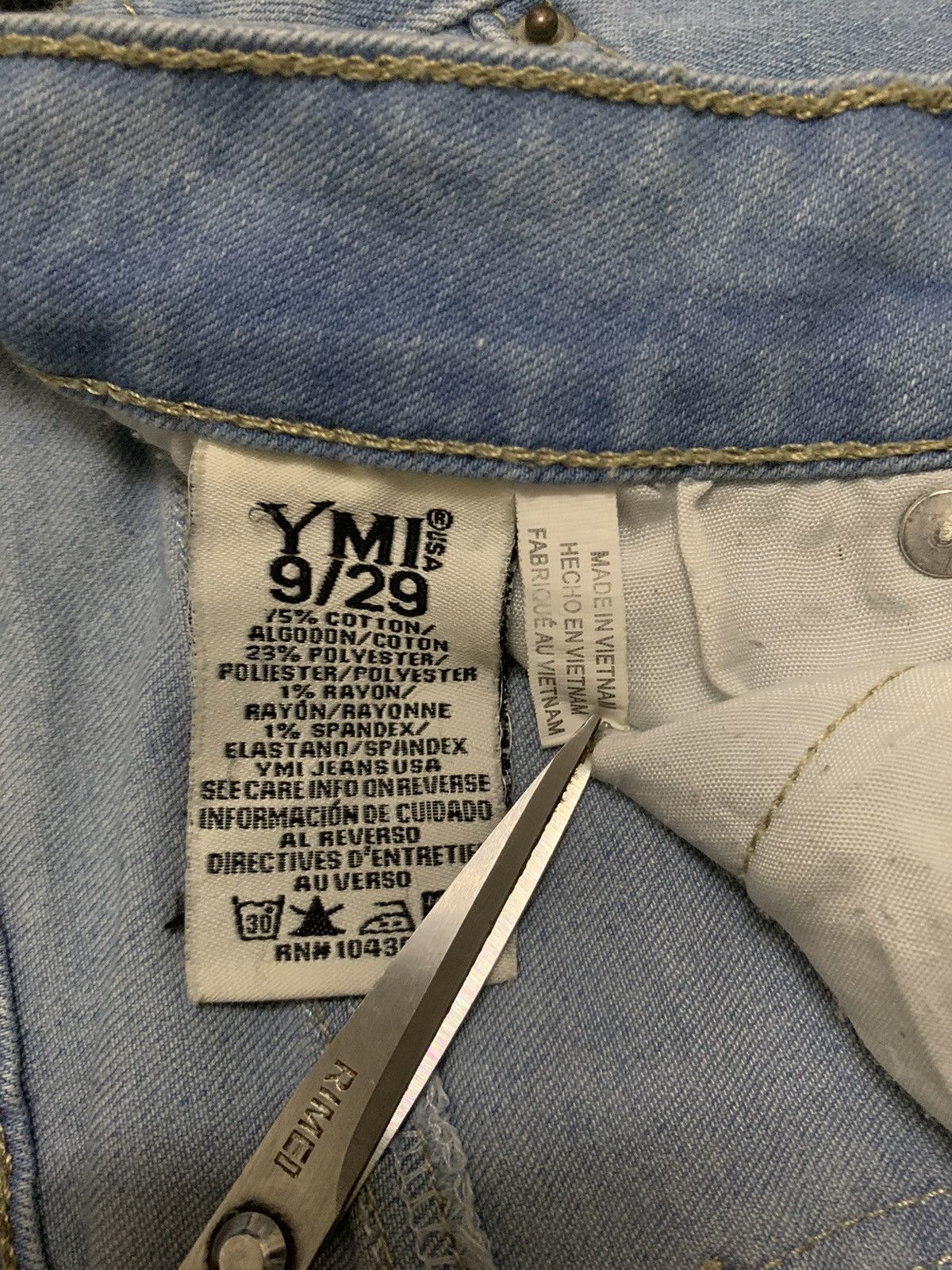 Le Grande Bleu (L.G.B.) Vintage YMI Flare Bell Bottom Frayed Leg Distressed Jeans Size 28" / US 6 / IT 42 - 18 Thumbnail