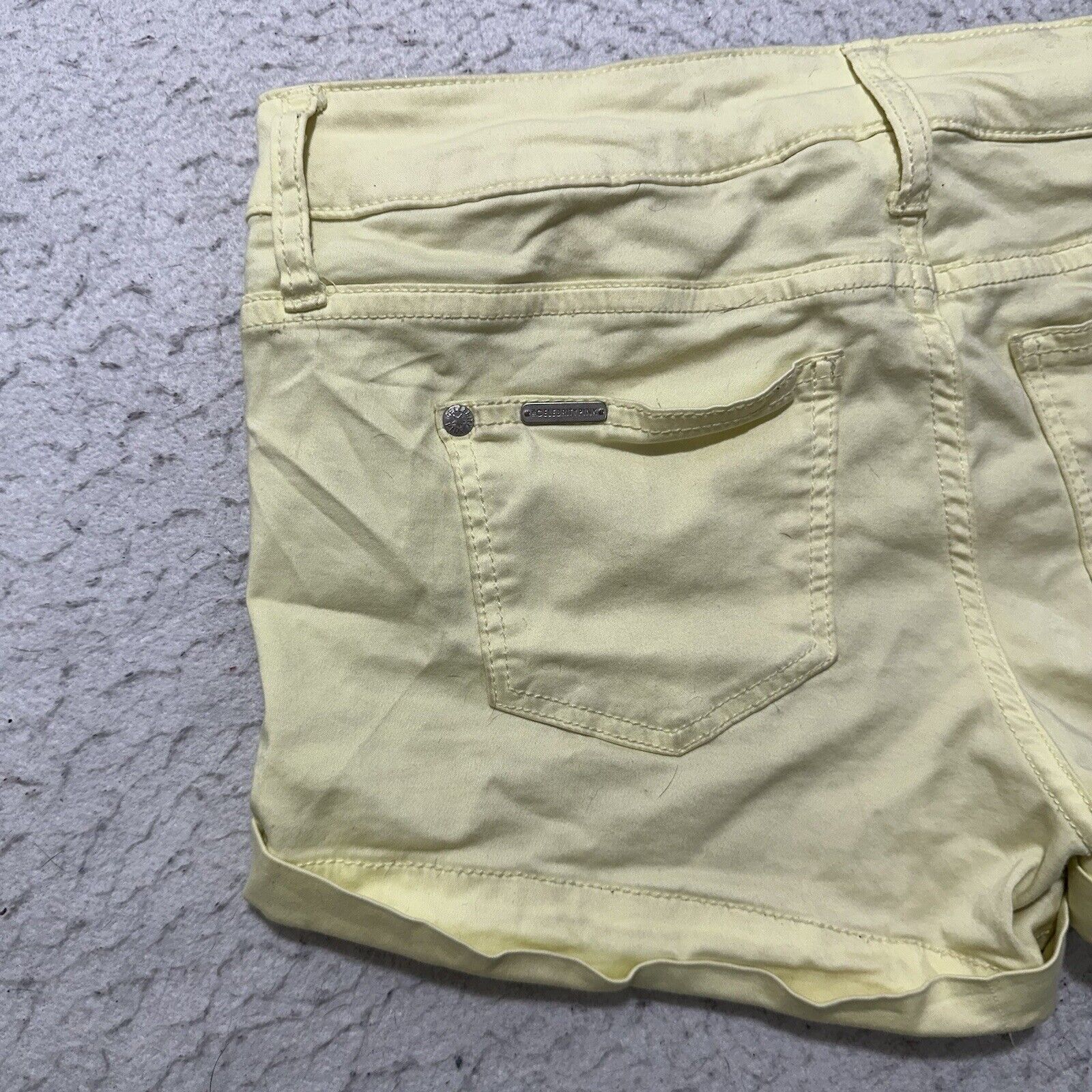 Other Celebrity Pink 7 / 28 Jean Shorts 3" Inseam Yellow Size 32" / US 10 / IT 46 - 11 Thumbnail