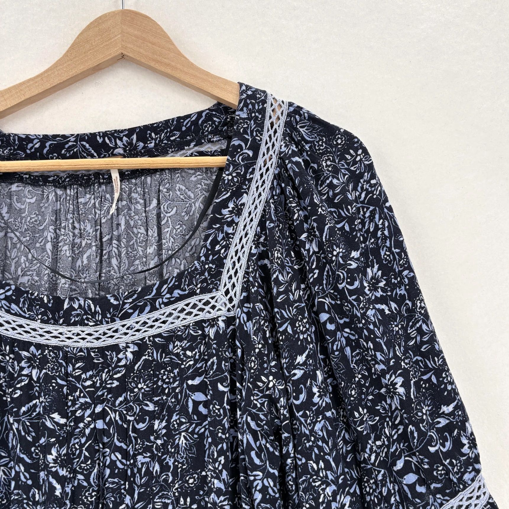Free People Free People Blouse Tunic Womens S Floral Square Neck Bell Sleeve Crochet Boho Lightweight Casual Cubist? Size S / US 4 / IT 40 - 2 Thumbnail