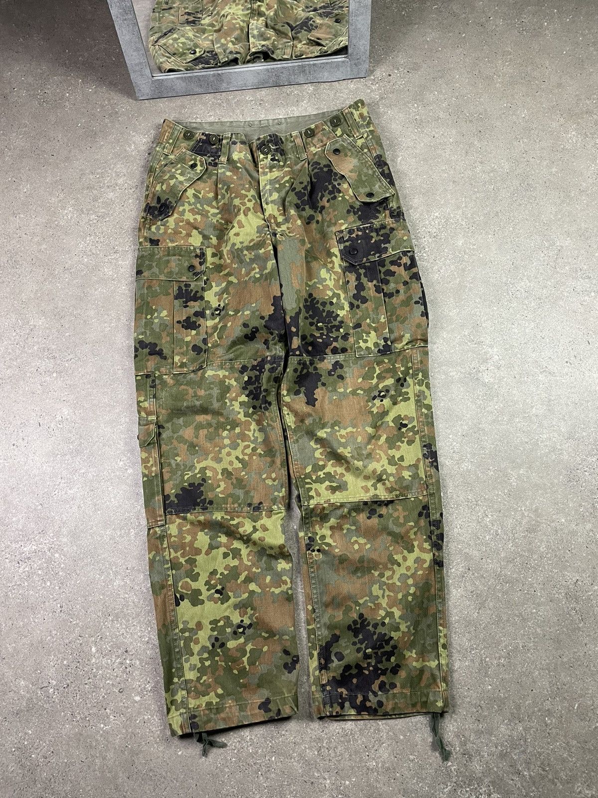 Japanese Brand × Vintage Vintage 90s Baggy Military Camo Cargo Pants Size US 36 / EU 52 - 1 Thumbnail