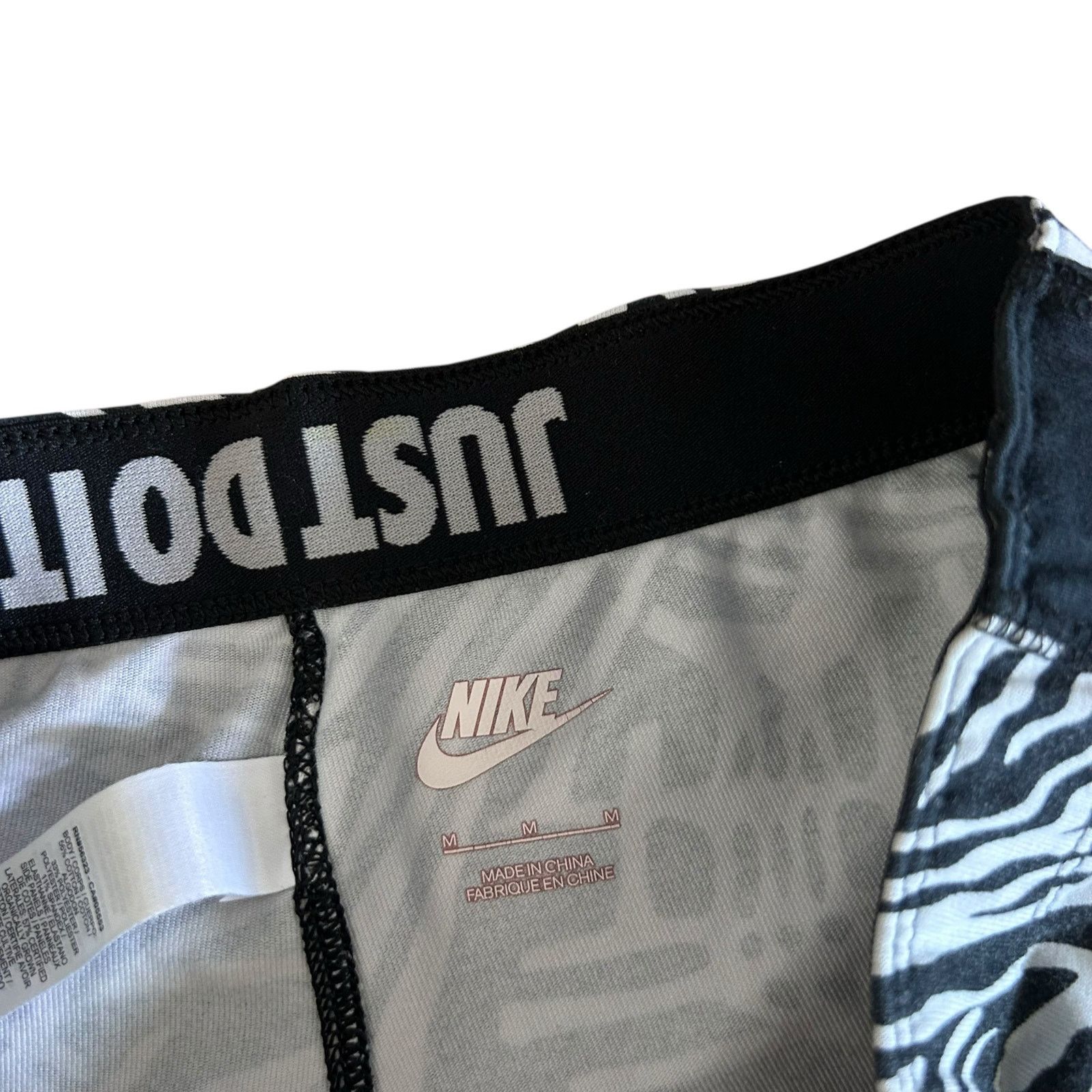 Nike Nike Black White Printed Just Do it Leggings Sz M Size 30" / US 8 / IT 44 - 2 Thumbnail