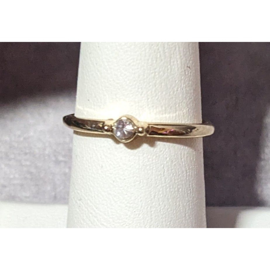 Other Minimalist Gold Tone Clear Single Gemmed Ring Size 6 3/4 Size ONE SIZE - 7 Thumbnail