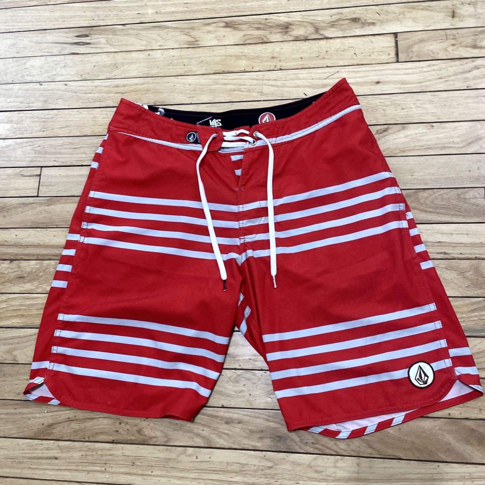 Volcom Volcom Pure FUNction V4S Board Shorts Swim Trunks Men 34 Red Stripe Cinch Fly Size US 32 / EU 48 - 4 Thumbnail