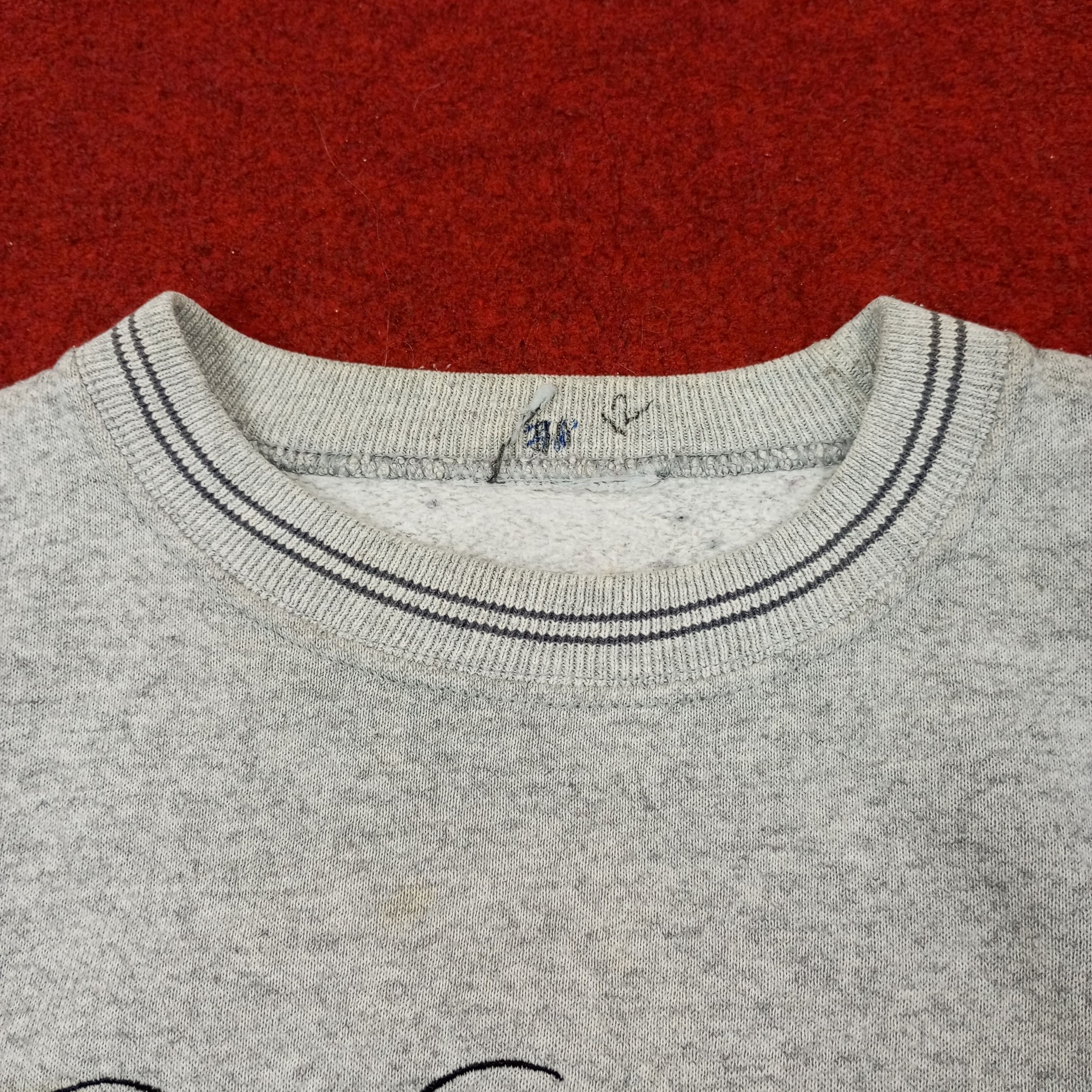 Mickey Mouse Disney Mickey Mouse Vintage Sweatshirt c236n9 Size US XL / EU 56 / 4 - 8 Thumbnail