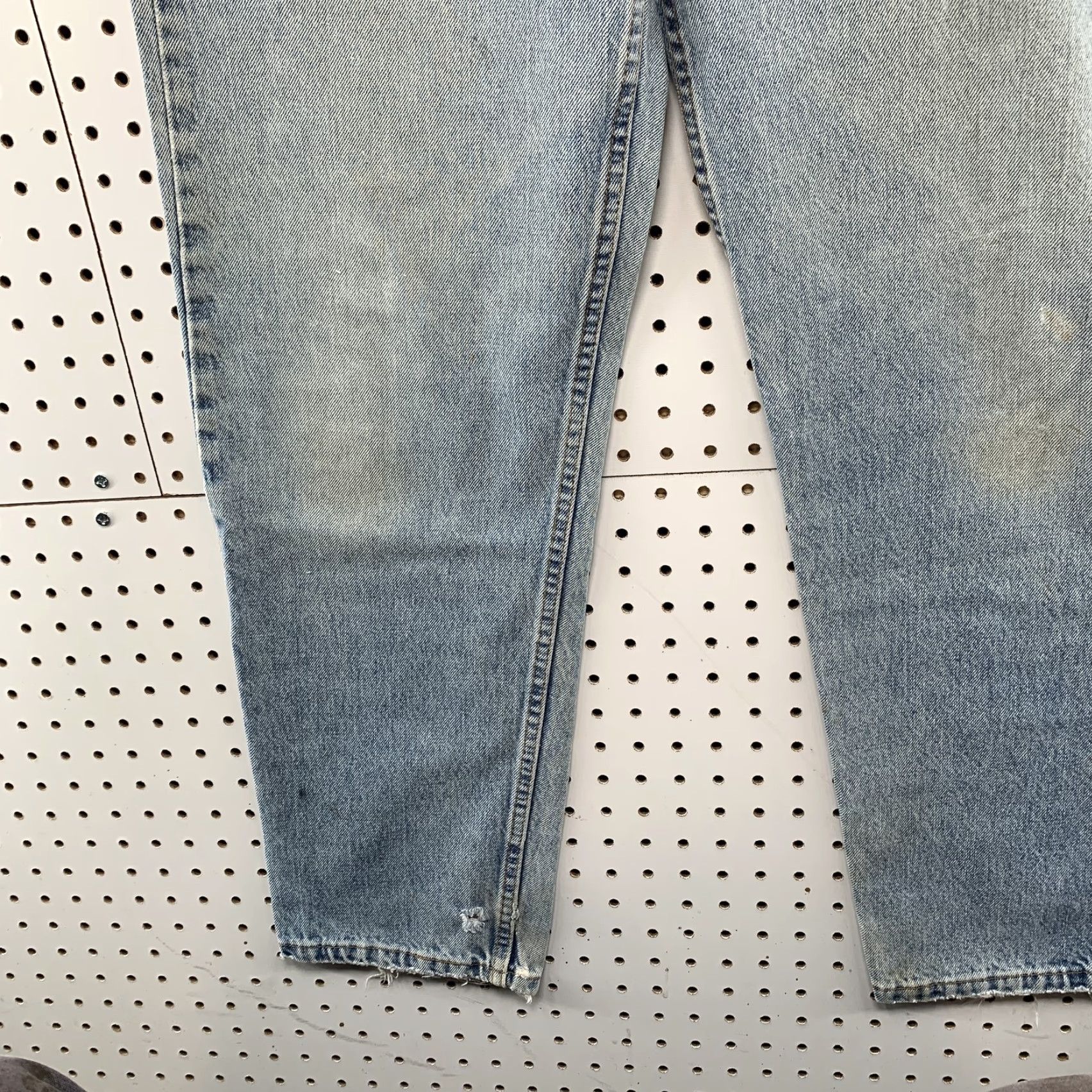 Levi's VINTAGE Levi's 550 Blue Denim Jeans Mens 33x32 Distressed 90s USA Fits 32x31 Size US 33 - 3 Thumbnail