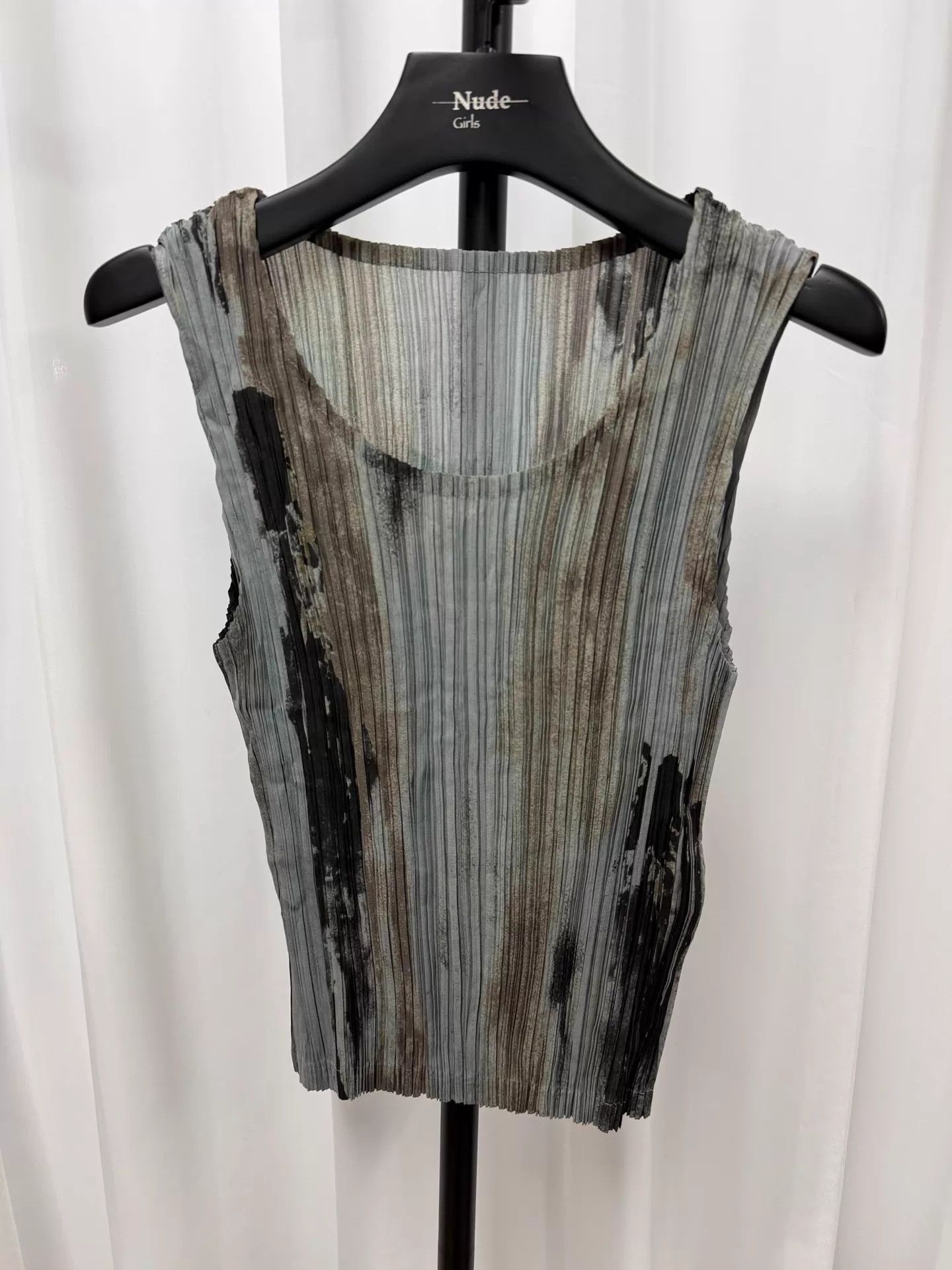 Issey Miyake ISSEY MIYAKE Ink Blot Burned Pleated Vest Size ONE SIZE - 1 Thumbnail