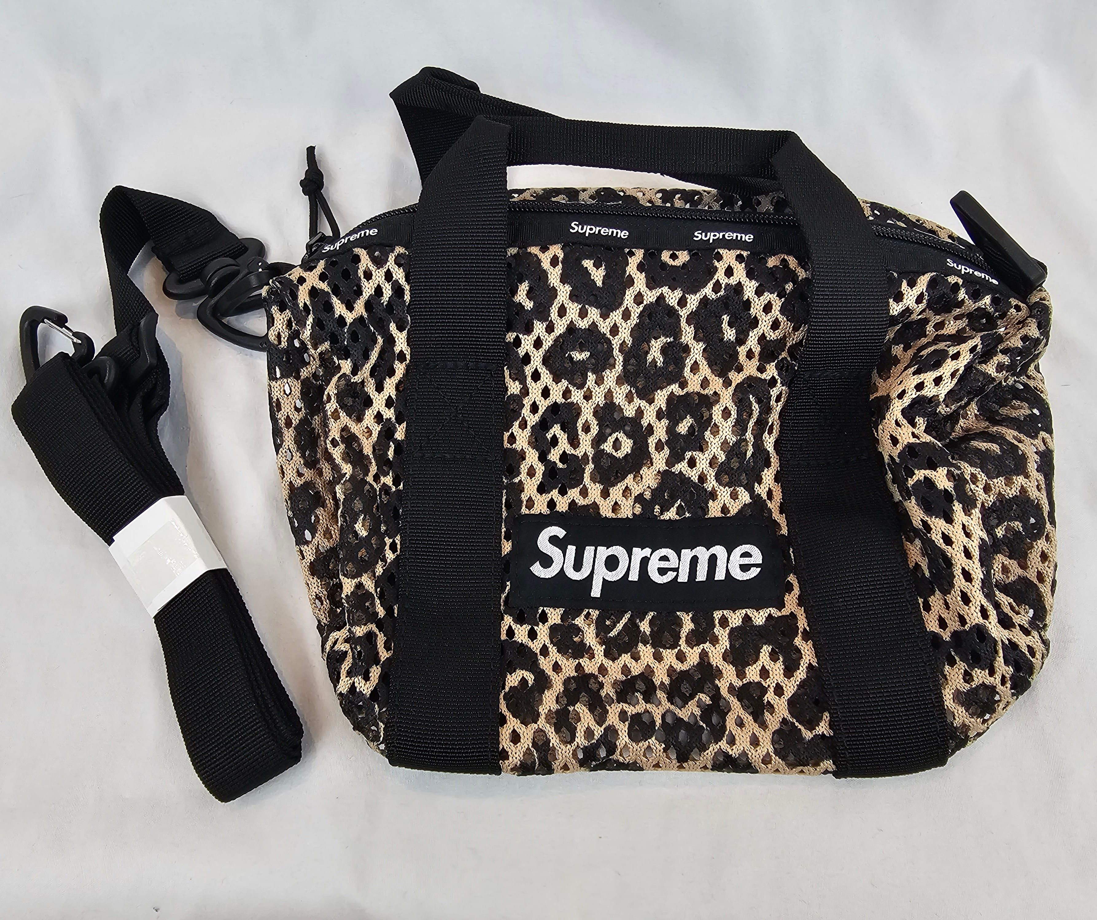 Supreme luggage strap deals