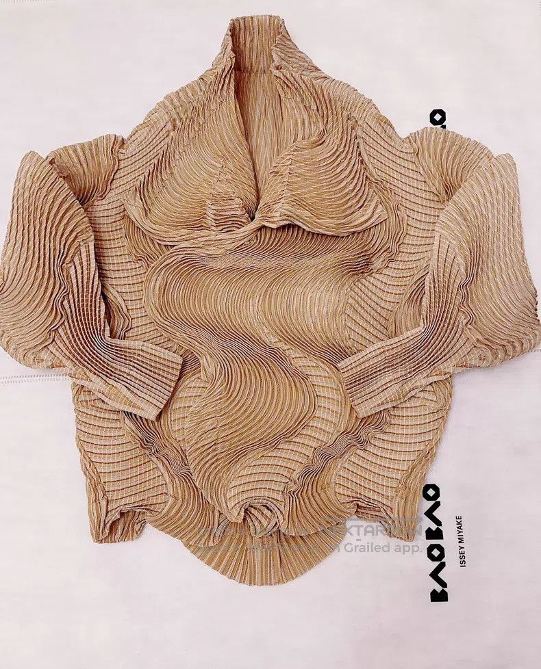 Issey Miyake Issey Miyake Gold Beige Mosquito Coil Bud Coat Size M / US 6-8 / IT 42-44 - 1 Thumbnail
