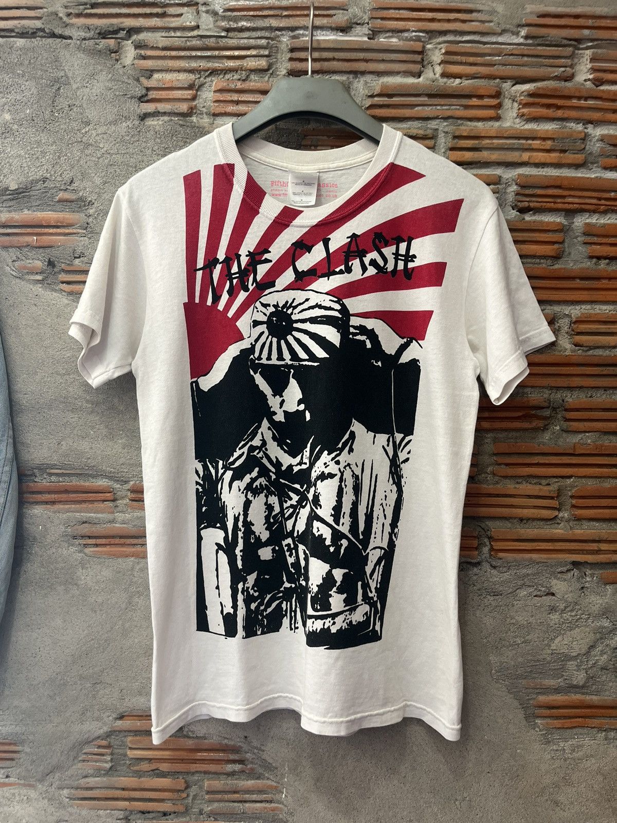 Band Tees Vtg THE CLASH Fifth Column Classics 00’s Tshirt Size US S / EU 44-46 / 1 - 2 Thumbnail