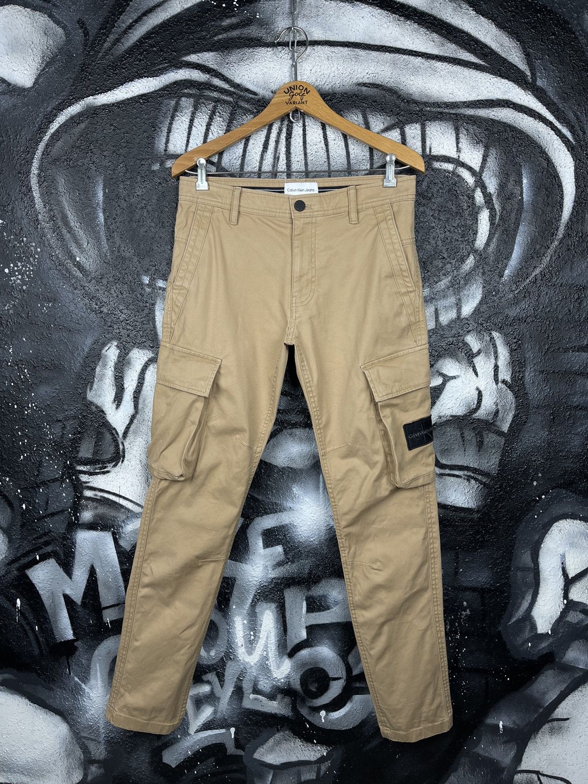 Calvin Klein Calvin Klein Skinny Fit Patch Logo Cargo Pants Size W30 Size US 30 / EU 46 - 2 Thumbnail