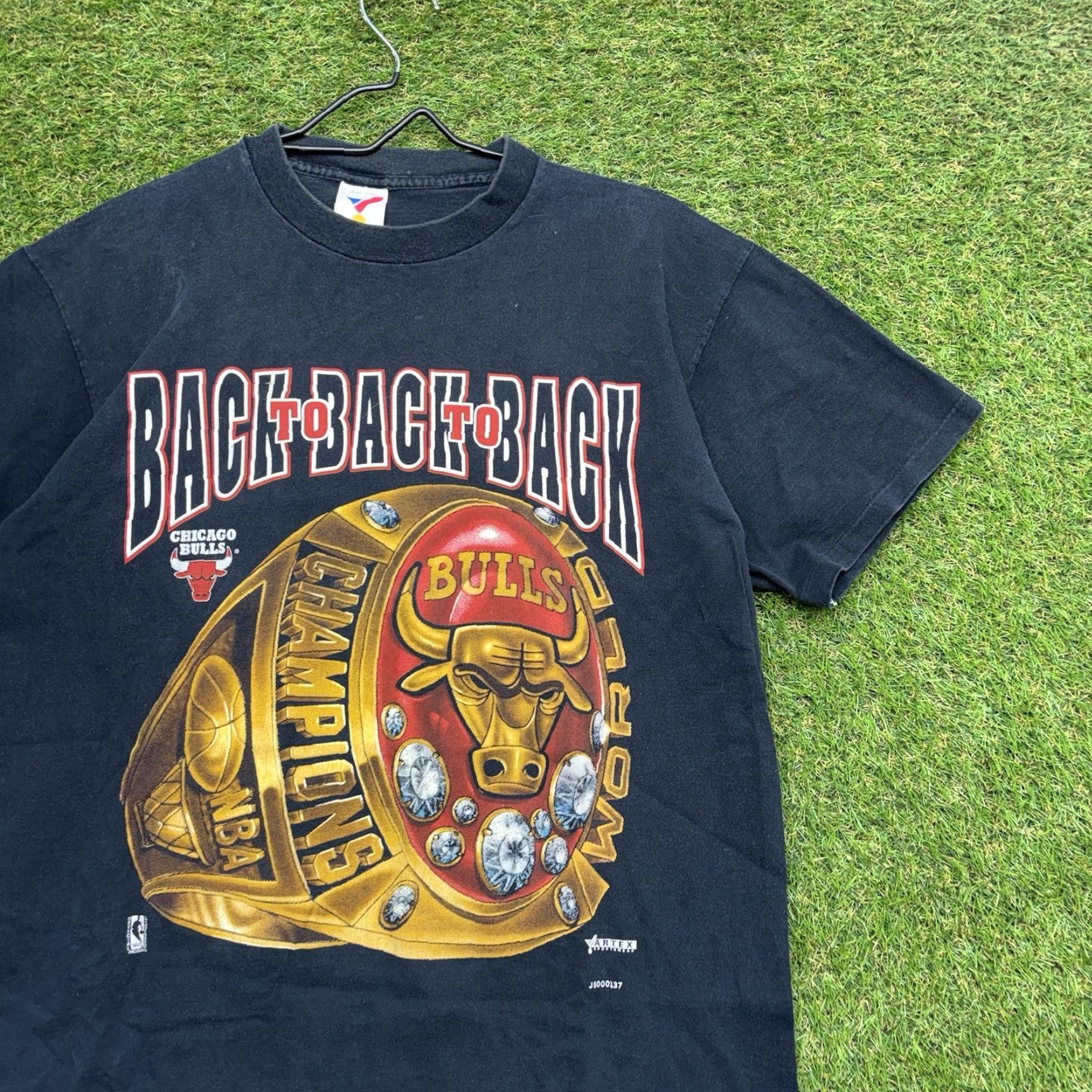Fruit Of The Loom Vintage Chicago Bulls Shirt Mens Large Jostens Back To Back To Back Rings 90s Size US L / EU 52-54 / 3 - 3 Thumbnail