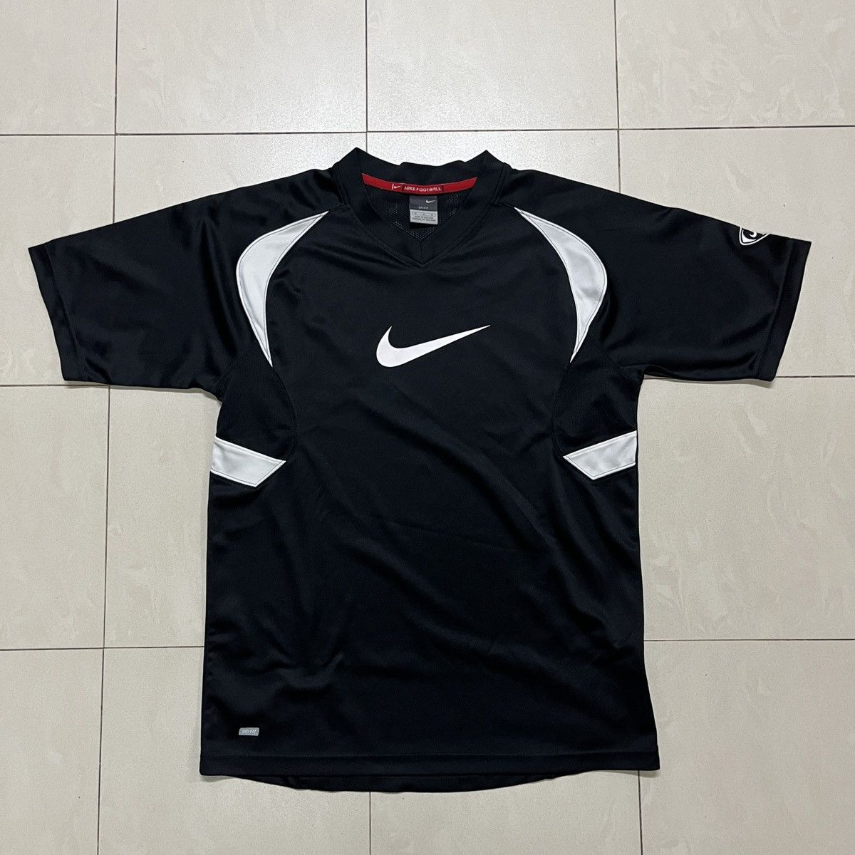 Nike × Vintage Vintage Nike Centre Logo Jersey T Shirt Size US M / EU 48-50 / 2 - 2 Thumbnail