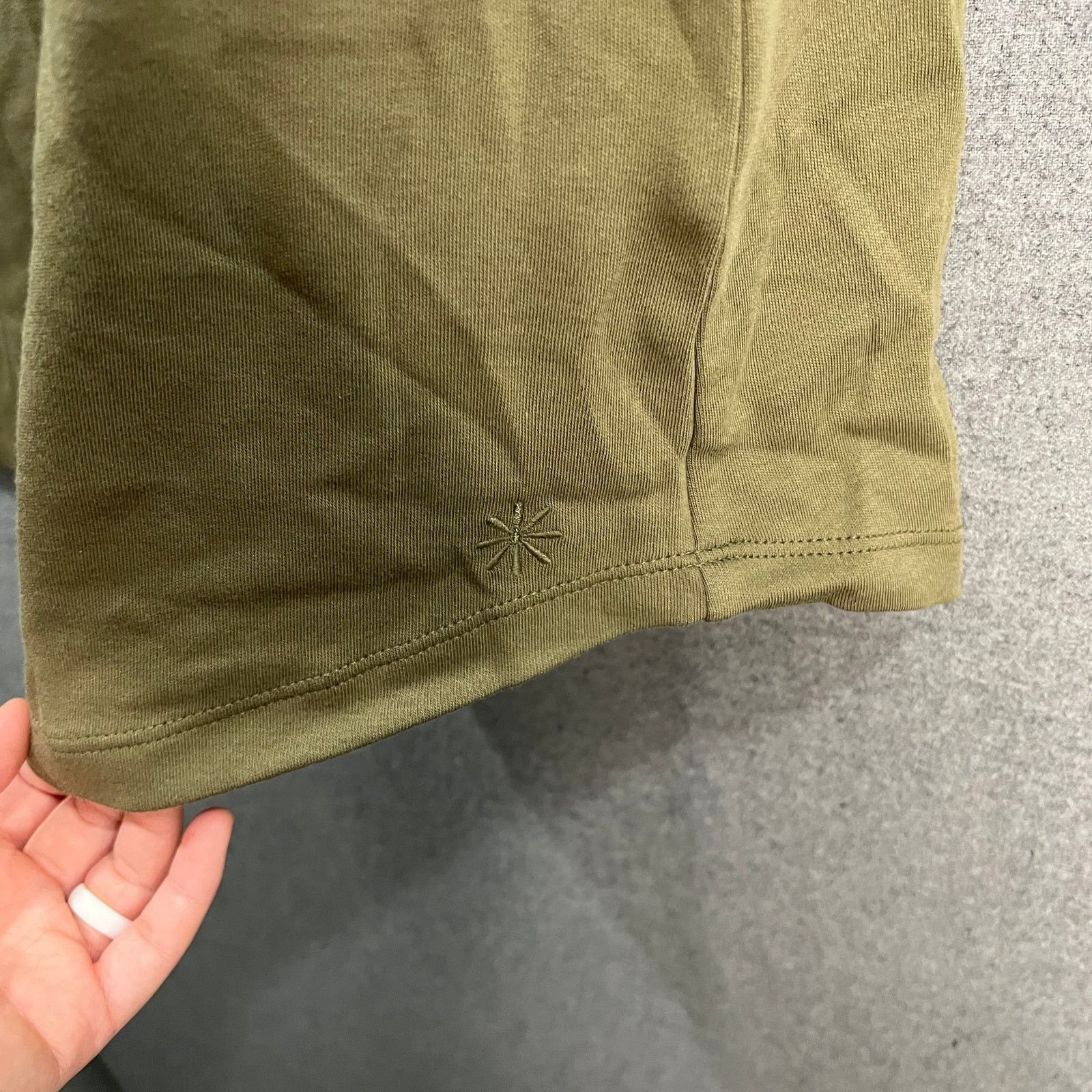 Other Isaac Mizrahi Live! Essentials Rounded V-Neck Dried Sage Size M / US 6-8 / IT 42-44 - 7 Thumbnail