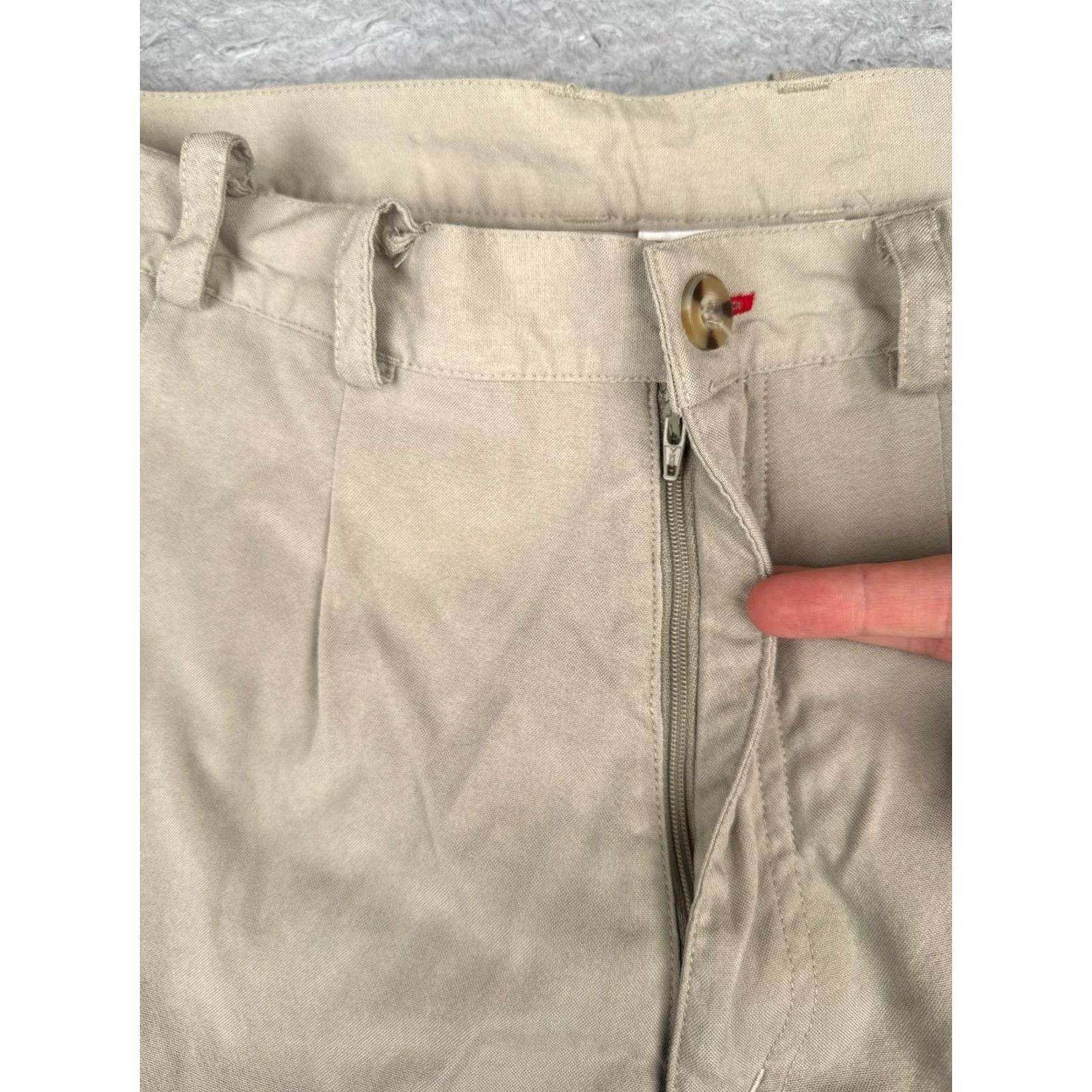 The North Face VINTAGE The North Face Shorts Men 34 Beige 100% Nylon Zip Pocket Pleated Hike 7" Size US 34 / EU 50 - 6 Thumbnail