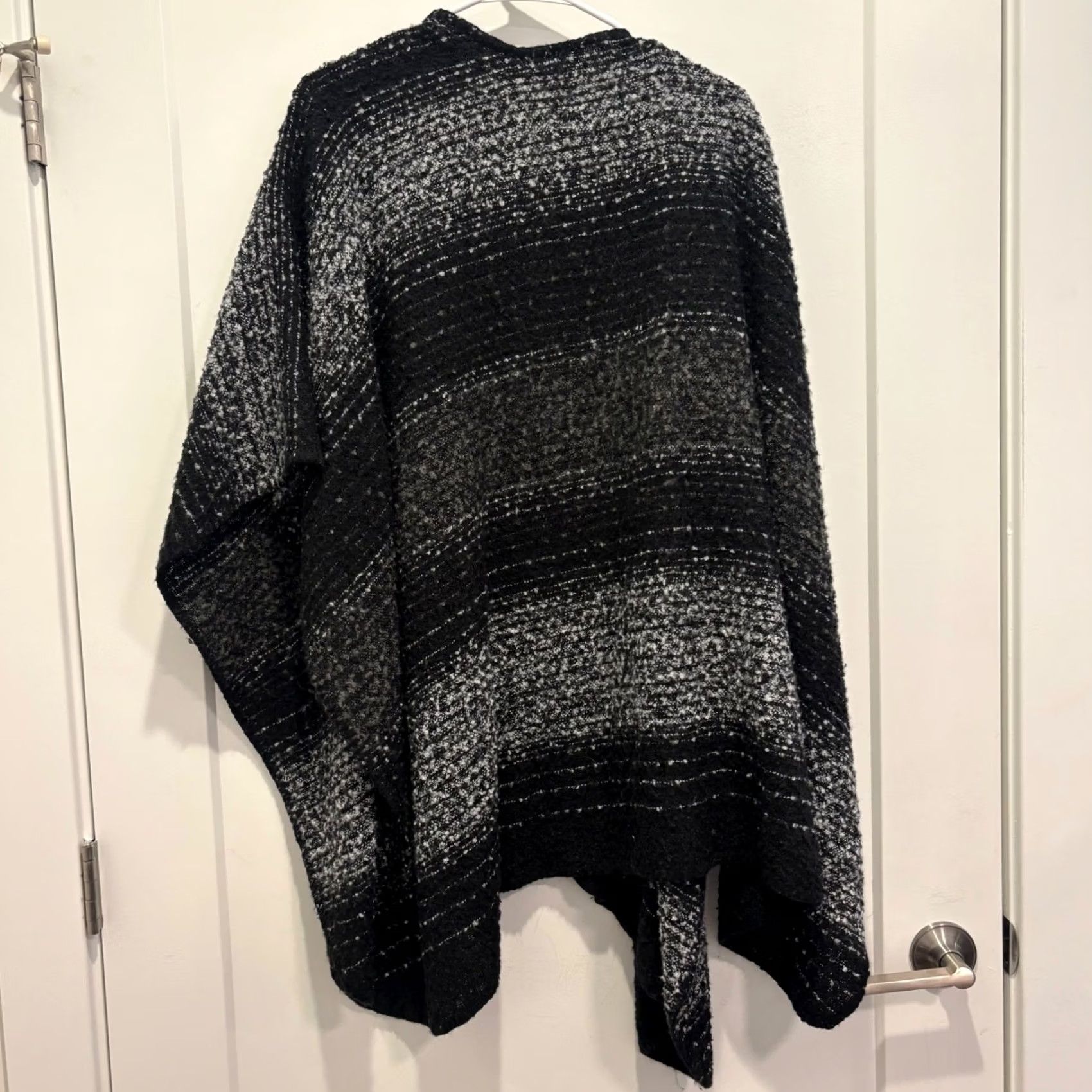 Vintage Woolrich Womens Black Grey Striped Knit Poncho Wrap Shawl Open Front One Size Size ONE SIZE - 3 Thumbnail
