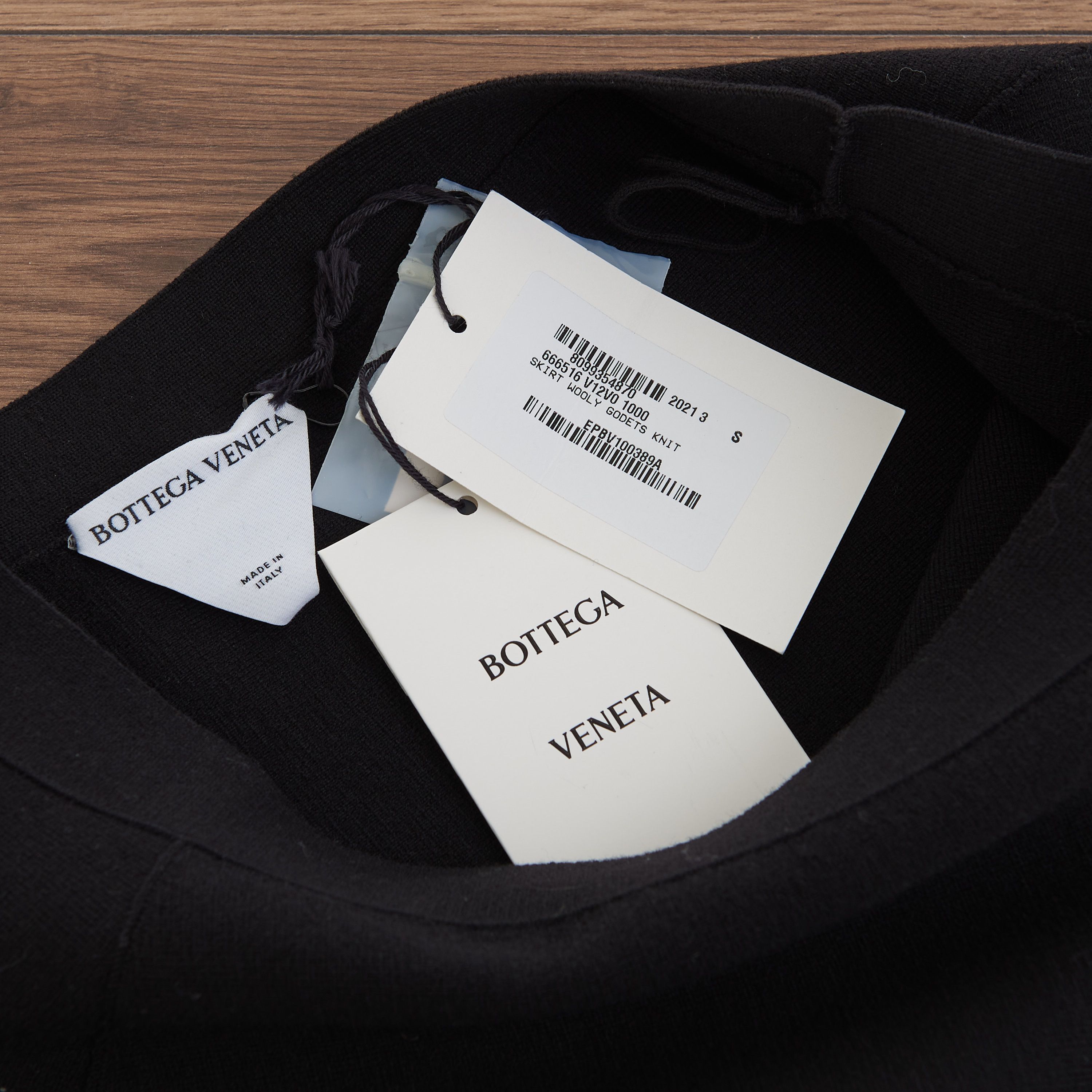 Bottega Veneta Lightweight Compact Stretch Skirt In Black Wool Size 28" / US 6 / IT 42 - 10 Thumbnail