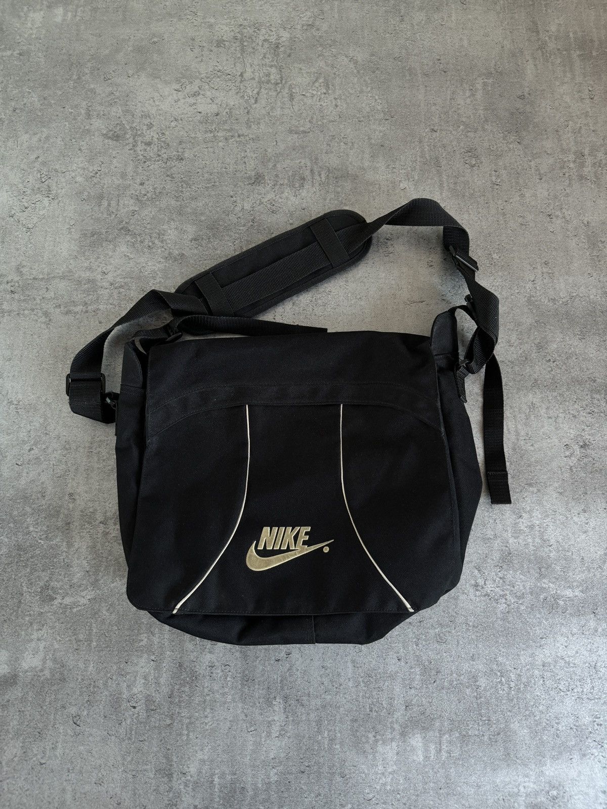 Nike × Vintage Nike Black Swoosh Logo 90s vintage bag Y2K opium Size ONE SIZE - 1 Thumbnail