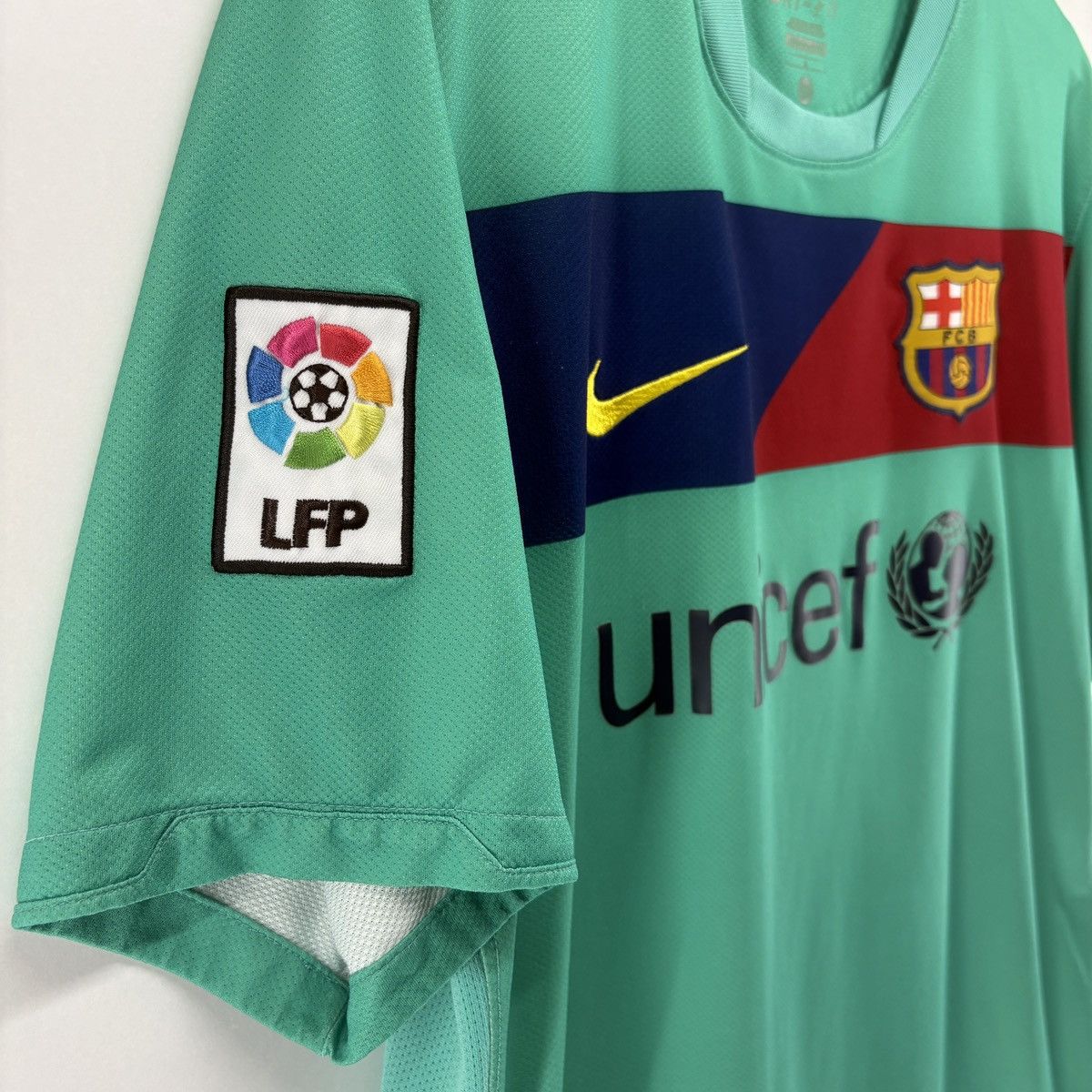 Nike × Vintage FC Barcelona 2010 2011 Away Nike Soccer Football Jersey Kit Size US L / EU 52-54 / 3 - 5 Thumbnail
