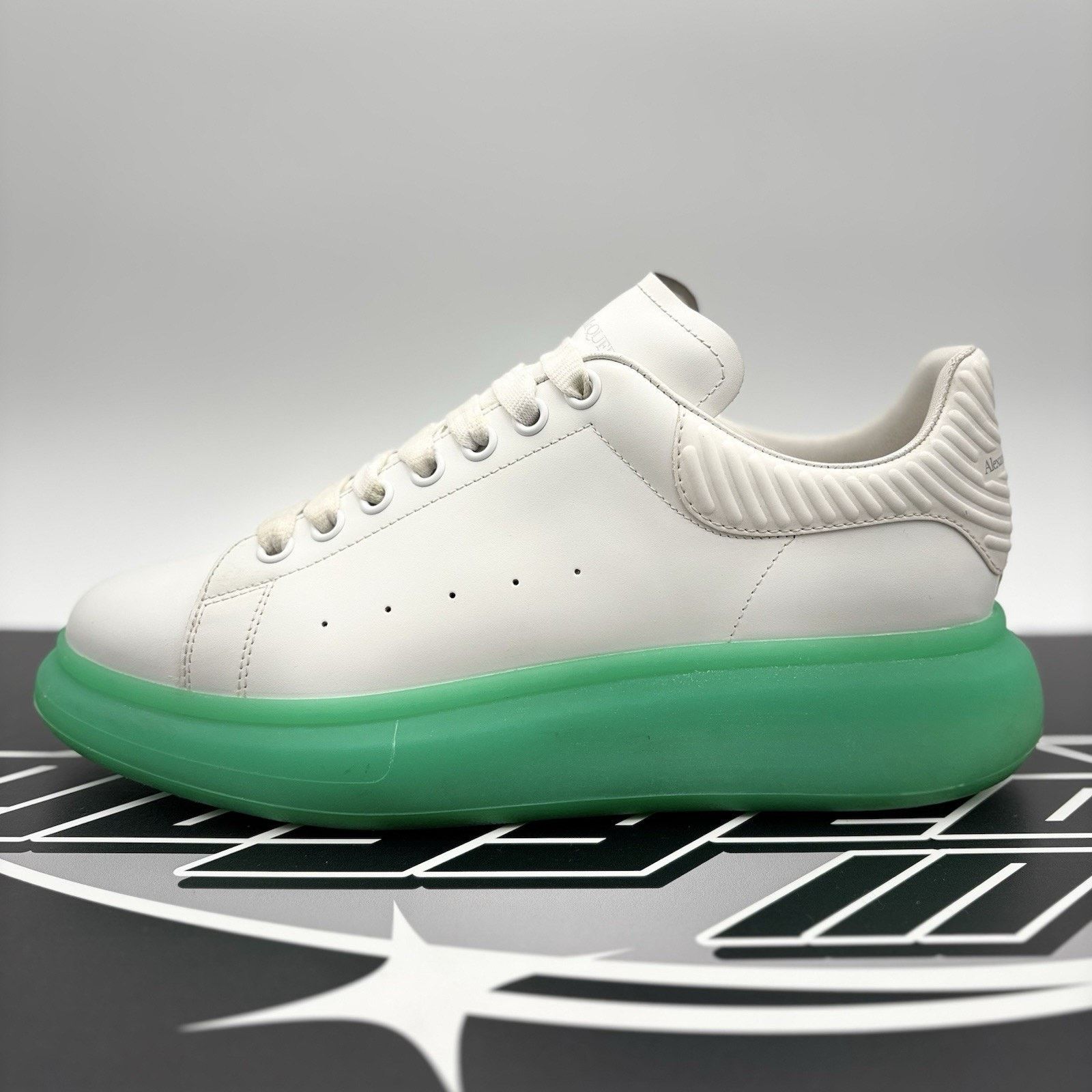Alexander McQueen Alexander McQueen Oversized ' White Green ' | GREAT COND! Size US 11 / EU 44 - 11 Thumbnail
