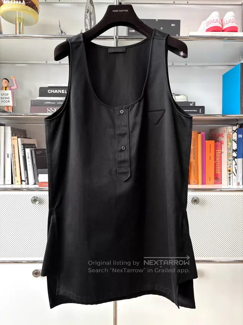 Prada Prada Black round-neck triangle logo sleeveless top vest Size US XS / EU 42 / 0 - 1 Thumbnail