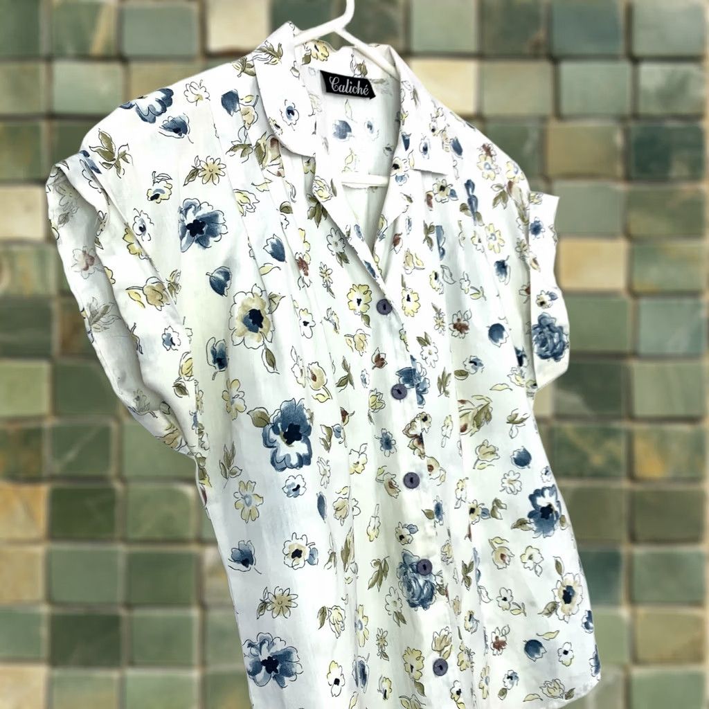 Vintage VINTAGE Caliche Floral Short Sleeve Camp Shirt Womens Medium White Cotton Blend 80s 90s Size M / US 6-8 / IT 42-44 - 1 Thumbnail