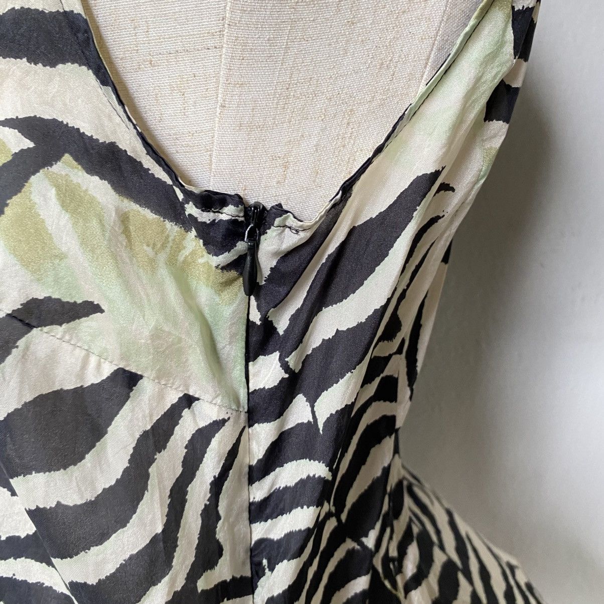 Max Mara MaxMara Zebra Print Sleeveless Bow Blouse Size M / US 6-8 / IT 42-44 - 5 Thumbnail