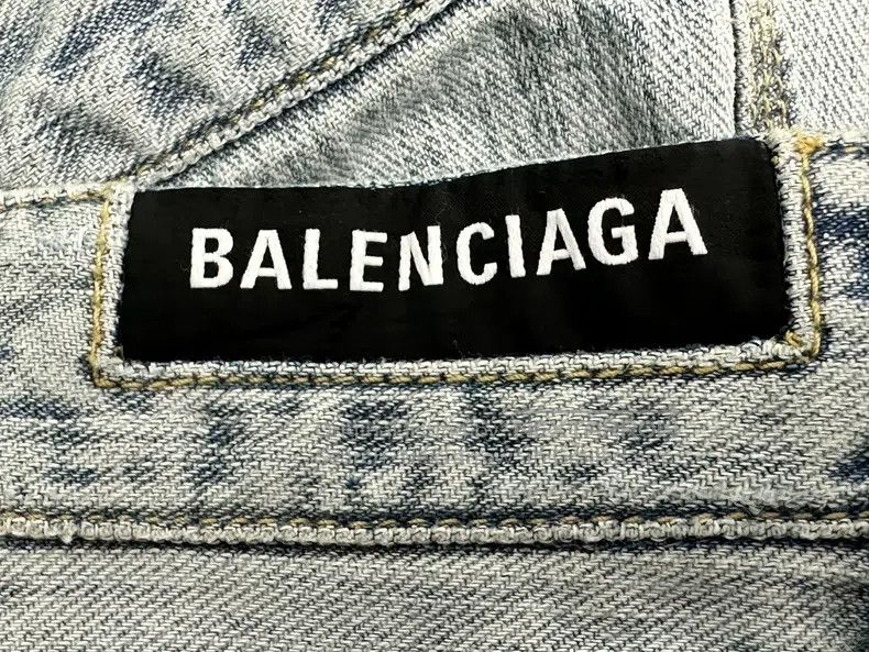 Balenciaga Balenciaga Distressed Wide-Leg Denim Shorts Size US 31 - 3 Thumbnail