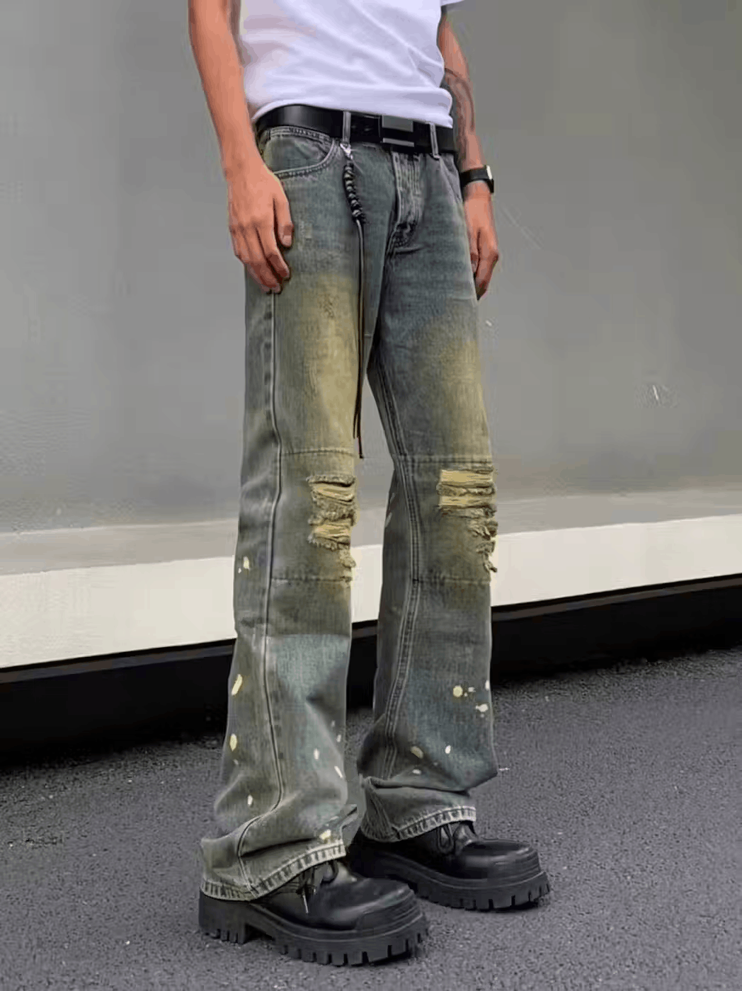 Retro nostalgic ink-washed ripped jeans