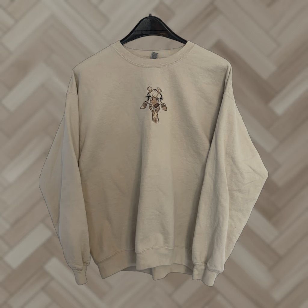 Gildan VINTAGE Gildan Sweatshirt Beige Giraffe Crewneck XL Unisex Adults Long Sleeve Crew Neck Nature 90s Animals Sports Pullover Size US XL / EU 56 / 4 - 1 Thumbnail