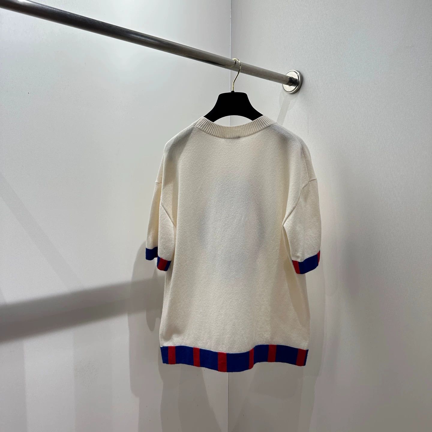 Chanel Chanel Cruise mar527 Cashmere Short Sleeve CC Logo Size XS / US 0-2 / IT 36-38 - 2 Thumbnail