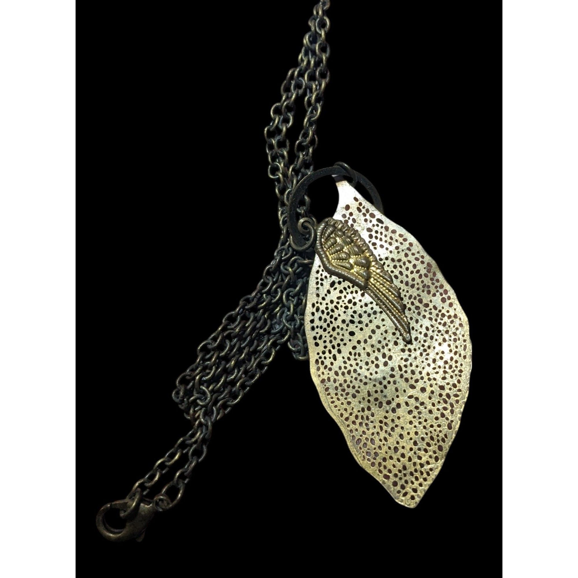 Other Antiqued Gold Tone Floral Wing Charm Pendant Necklace Size ONE SIZE - 2 Thumbnail