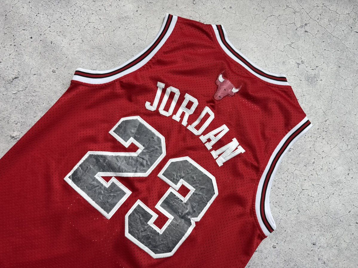 Jordan Brand Nike Vintage NBA Jersey Jordan #23 Length +2 Chicago Bulls Size US M / EU 48-50 / 2 - 8 Thumbnail