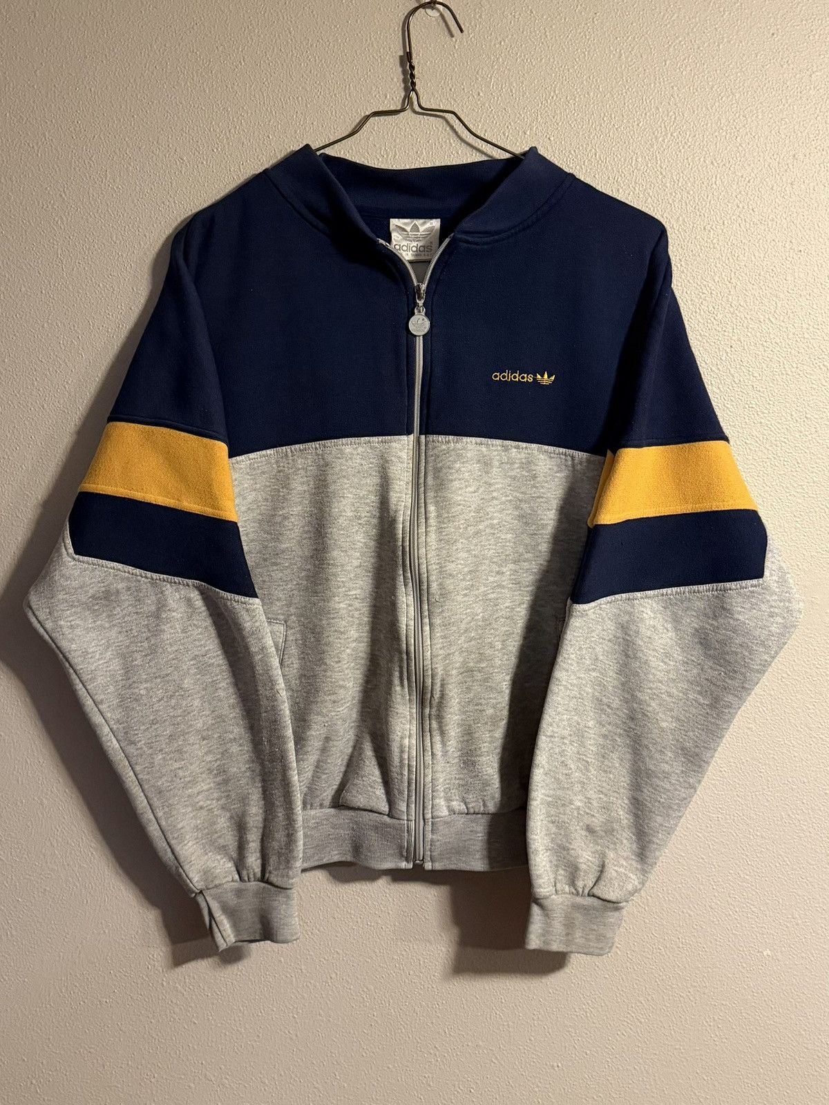 Adidas vtg 80s adidas 3 tone zip up sweatshirt fits M-L Size US M / EU 48-50 / 2 - 1 Thumbnail