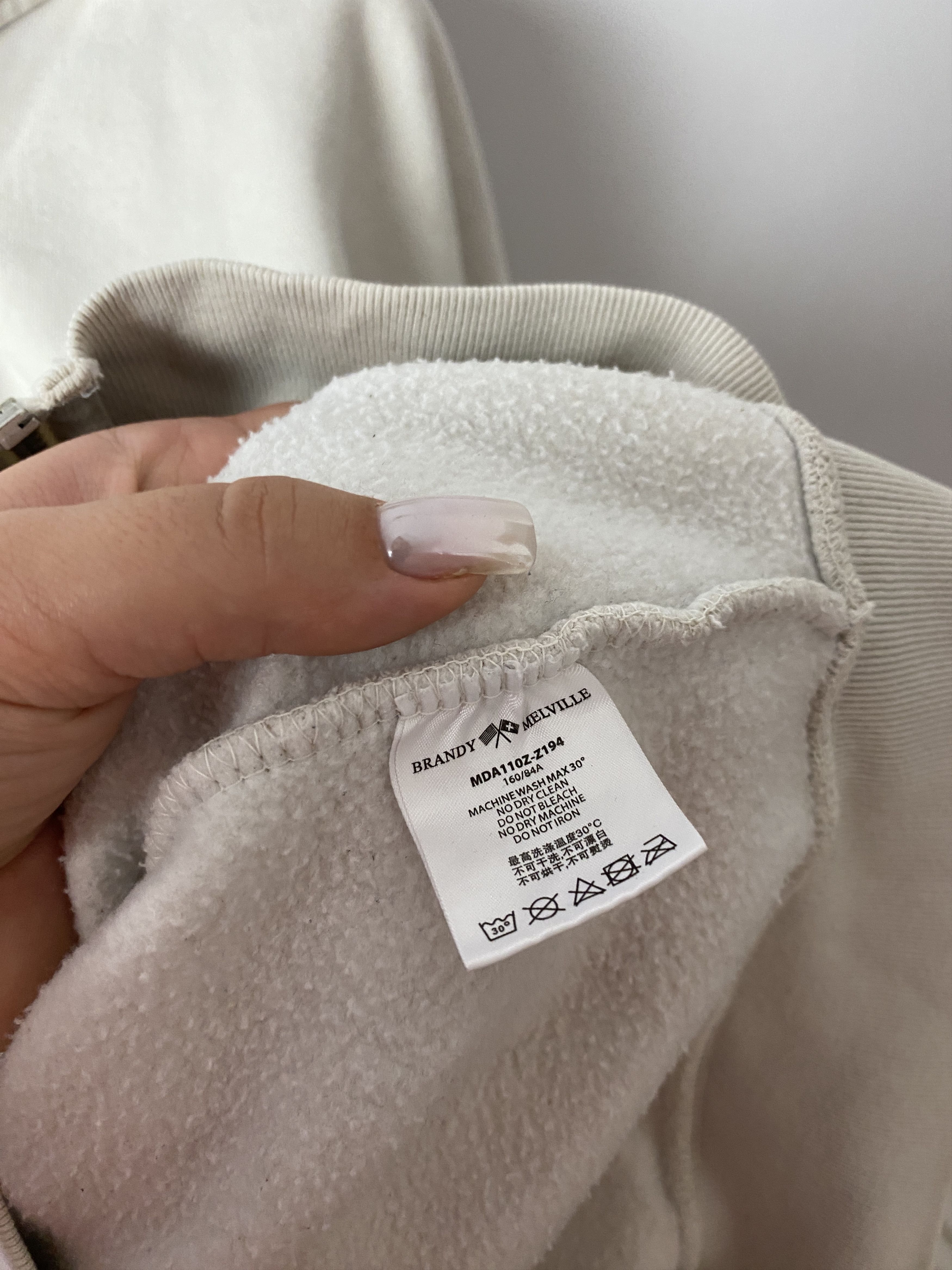 Other Brandy Melville thick heavy zip-up hoodie Size US L / EU 52-54 / 3 - 4 Thumbnail