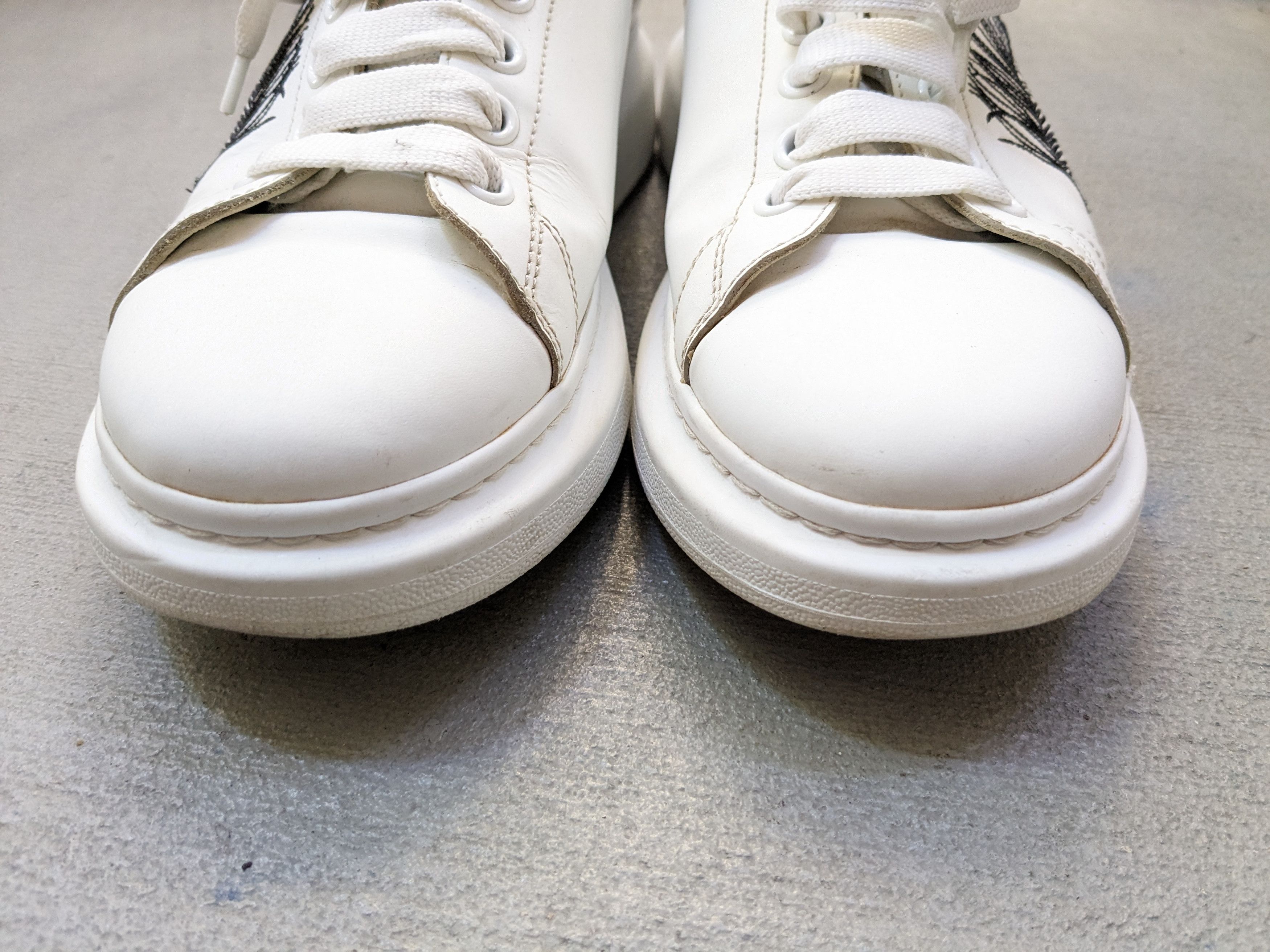 Alexander McQueen Alexander McQueen Larry Oversized Sneakers 9 42 White Black Size US 9 / EU 42 - 2 Thumbnail