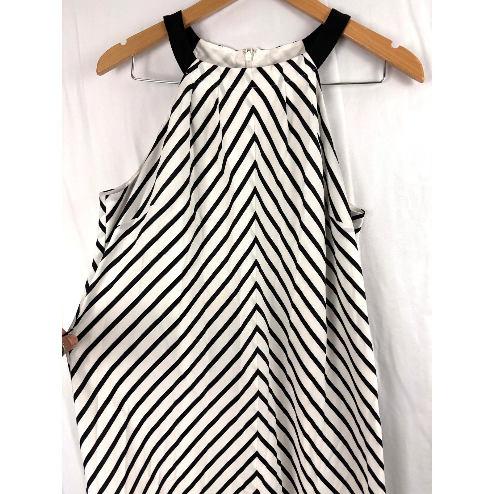 Ann Taylor Ann Taylor Stripe Halter Sleeveless Chevron Maxi Dress 8T Size M / US 6-8 / IT 42-44 - 8 Thumbnail