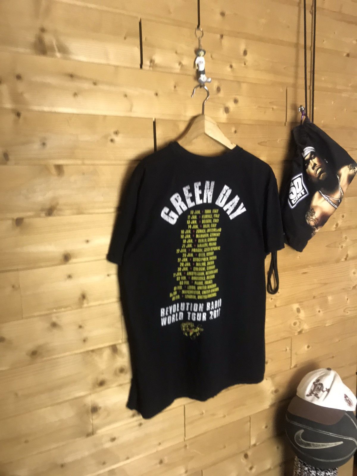 Band Tees Green Day 2017 revolution radio tour t-shirt Size US XL / EU 56 / 4 - 7 Thumbnail