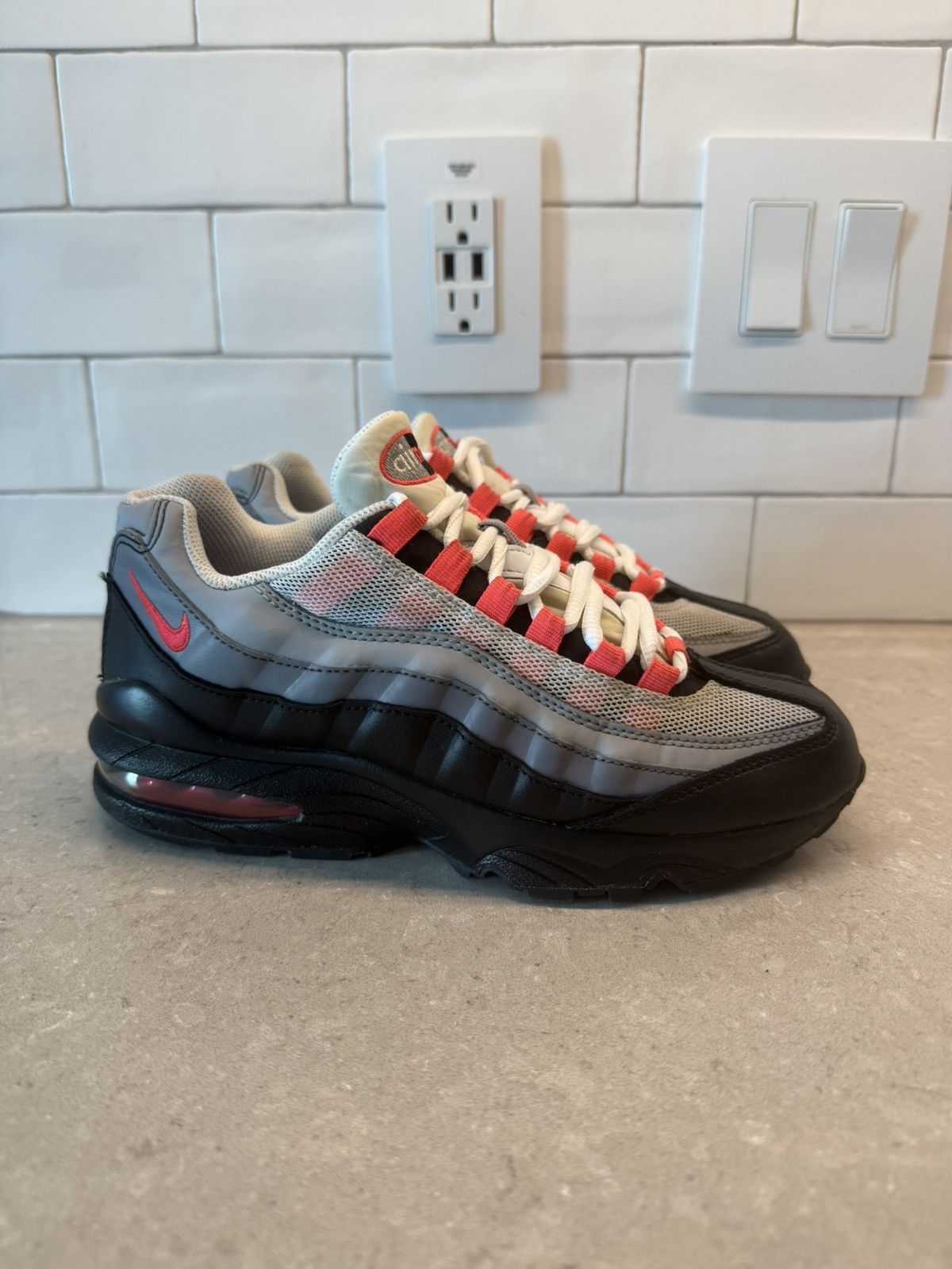 Nike Size 5.5 - Nike Air Max 1 OG Solar Red Size US 5.5 / EU 38 - 1 Thumbnail