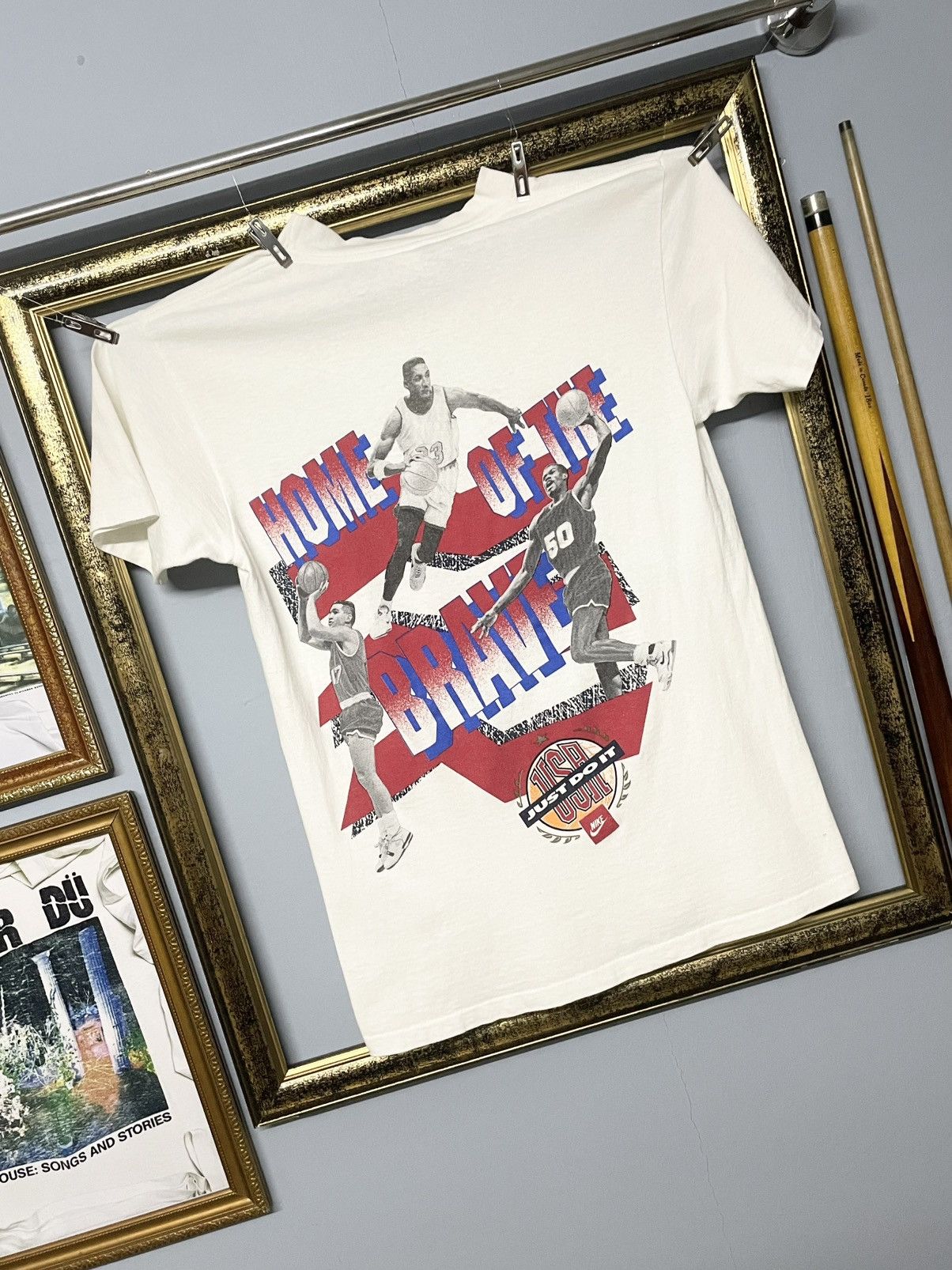 Nike Vintage 90s Designer Nike Land Of The Free Nba Og Tshirt Size US M / EU 48-50 / 2 - 9 Thumbnail