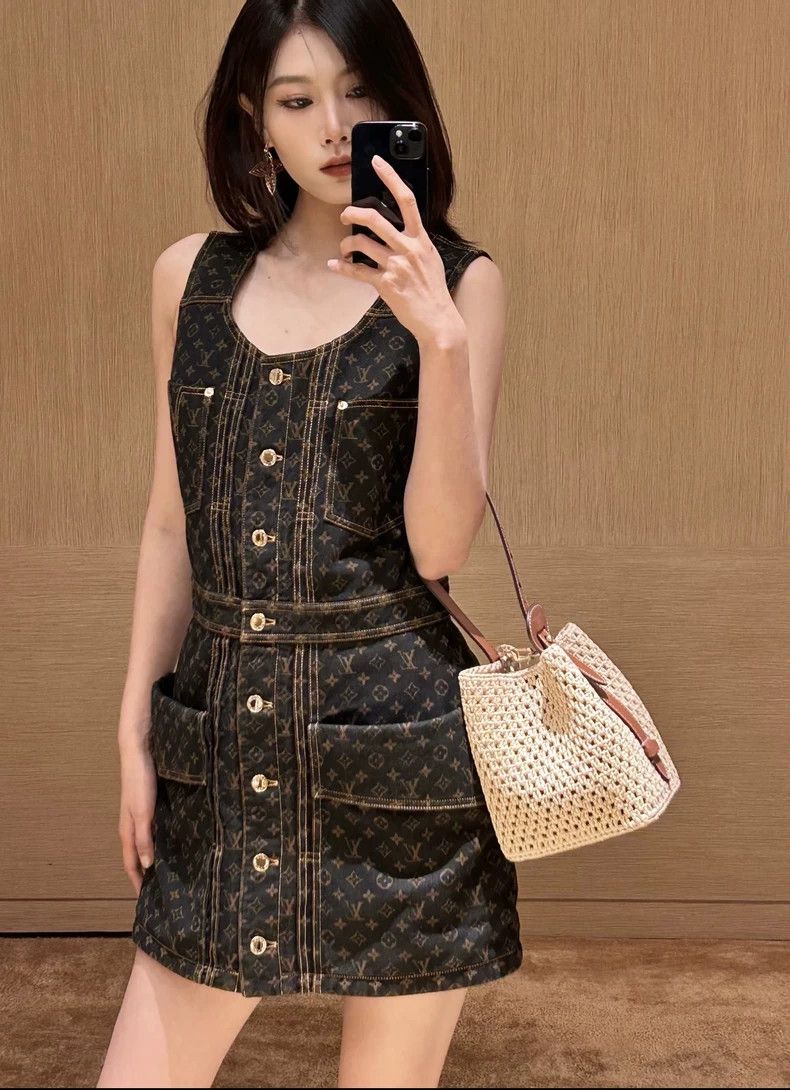 Louis Vuitton Louis Vuitton 25fw Hot Style Black Gold Old Flower Full Pr Size XXS / US 00 / IT 34 - 1 Thumbnail