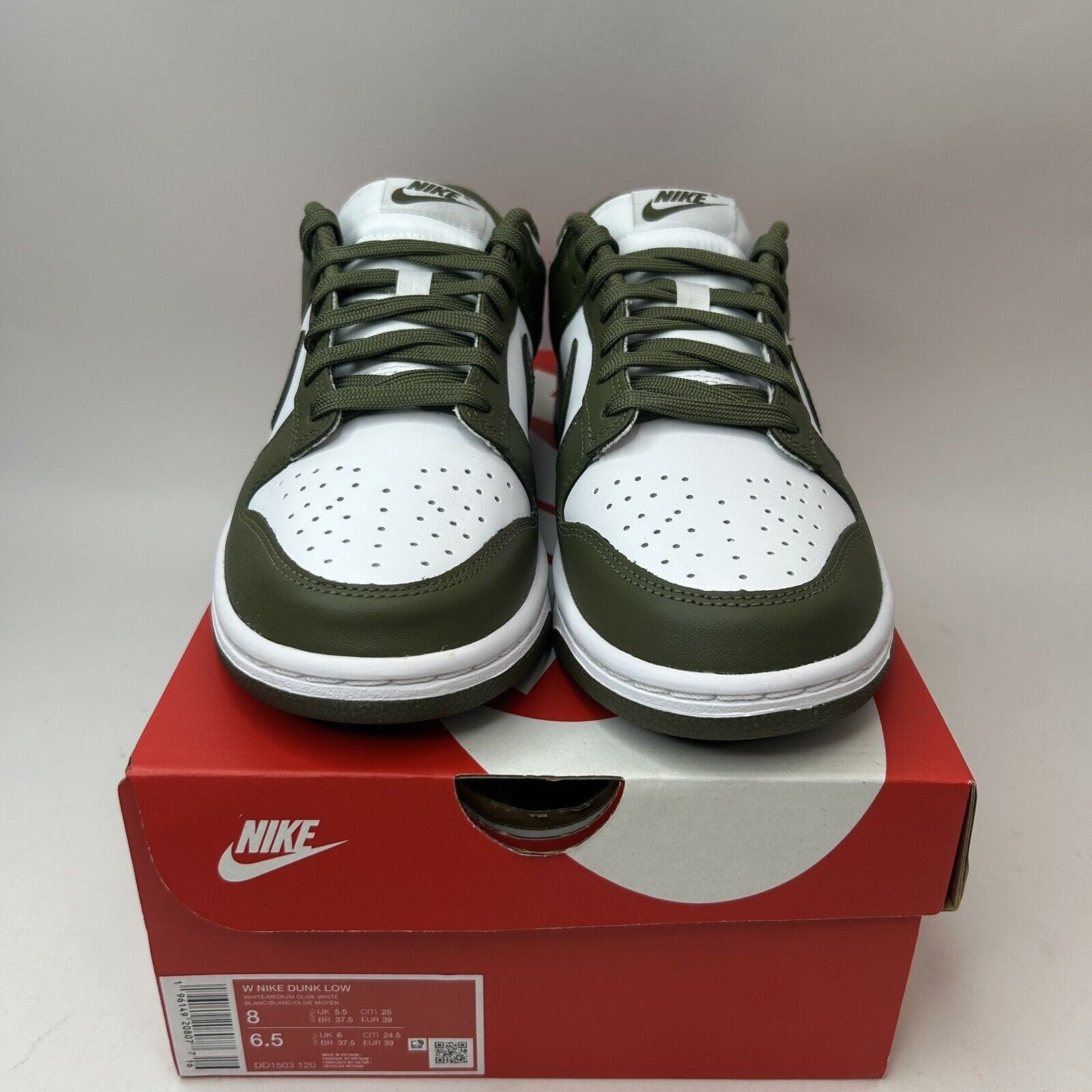 Nike Nike Dunk Low WMNS “Medium Olive” 2023 Size US 8 / IT 38 - 2 Thumbnail