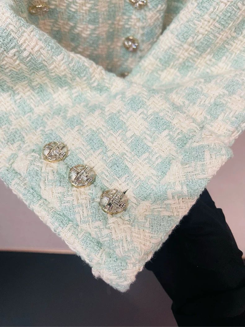 Chanel Chanel 23 Spring and Summer Mint Green Double-breasted Shor Size S / US 4 / IT 40 - 3 Thumbnail