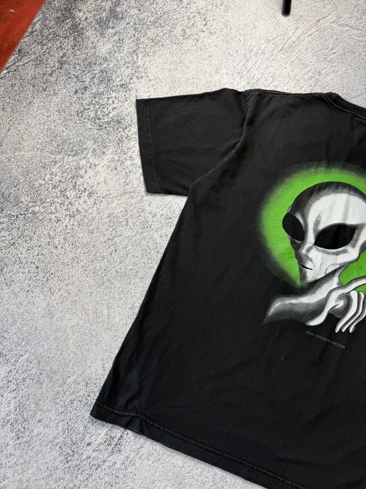 Vintage Vintage ALIEN MOODS 90s FLUORESCENT PRINT SINGLE STITCH TEE Size US L / EU 52-54 / 3 - 18 Thumbnail