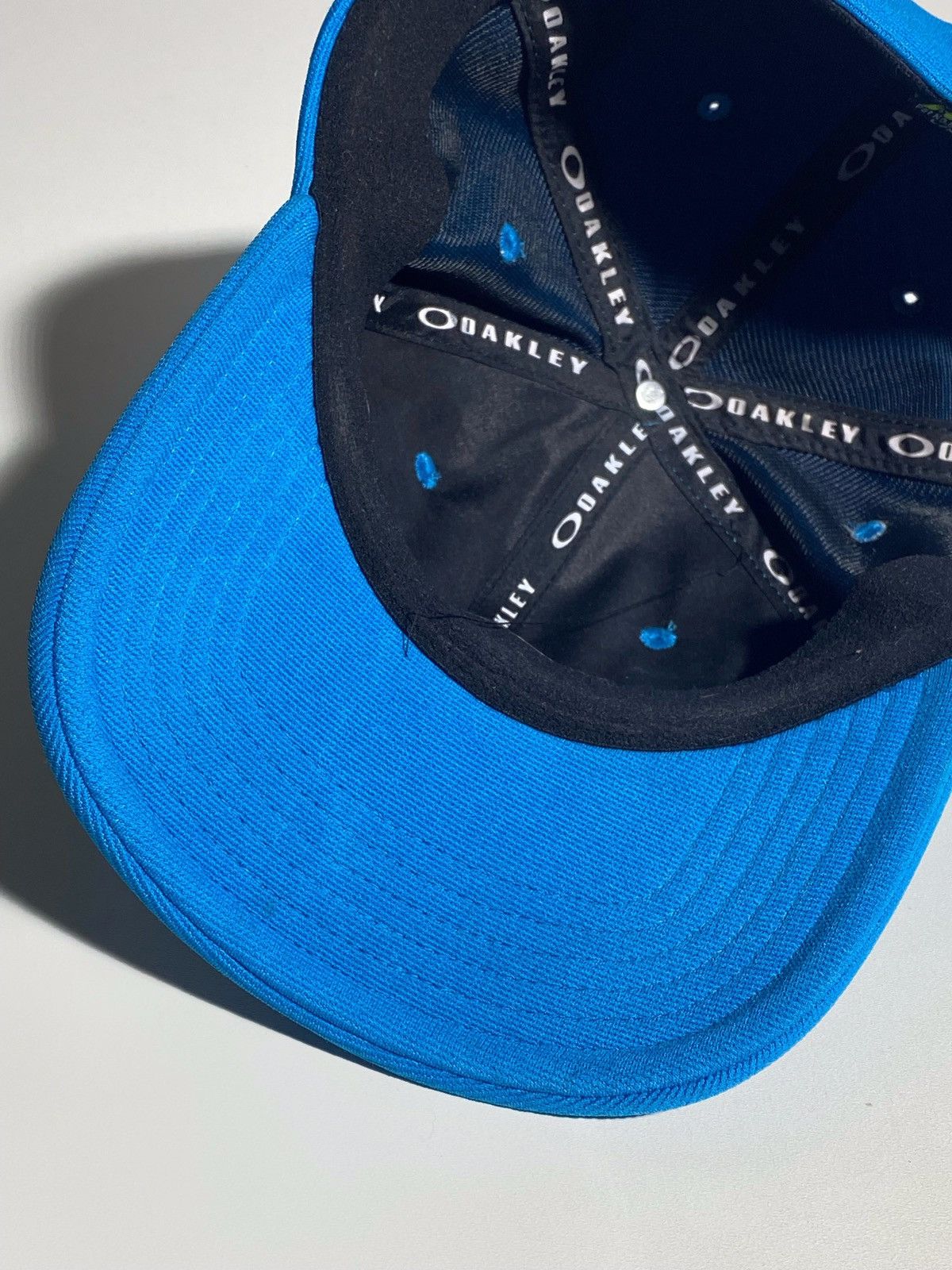 Oakley 🔥Y2K OAKLEY METAL ICON FLEX FIT CAP BLUE RARE GORPCORE STYLE Size ONE SIZE - 9 Thumbnail