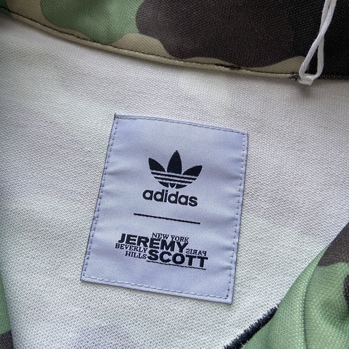 Adidas × Jeremy Scott Rare Adidas × Jeremy Scott track jacket H53369 Size US M / EU 48-50 / 2 - 3 Thumbnail