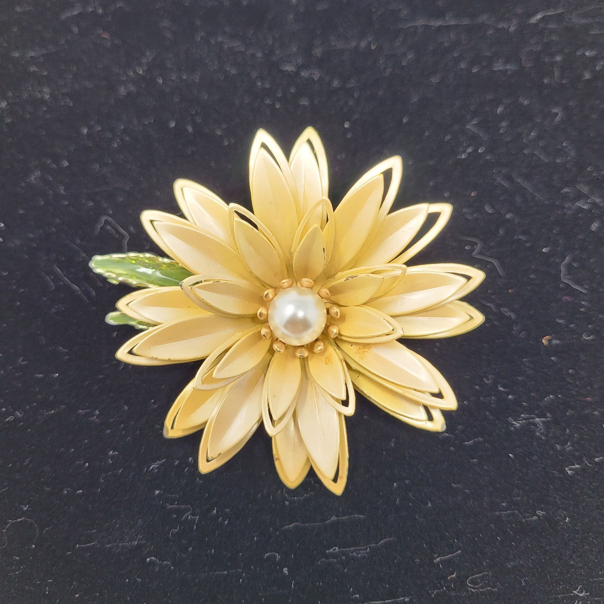 Vintage Vintage 3D Pearlized Beige Enamel Flower Brooch Pin Faux Pea Size ONE SIZE - 11 Thumbnail
