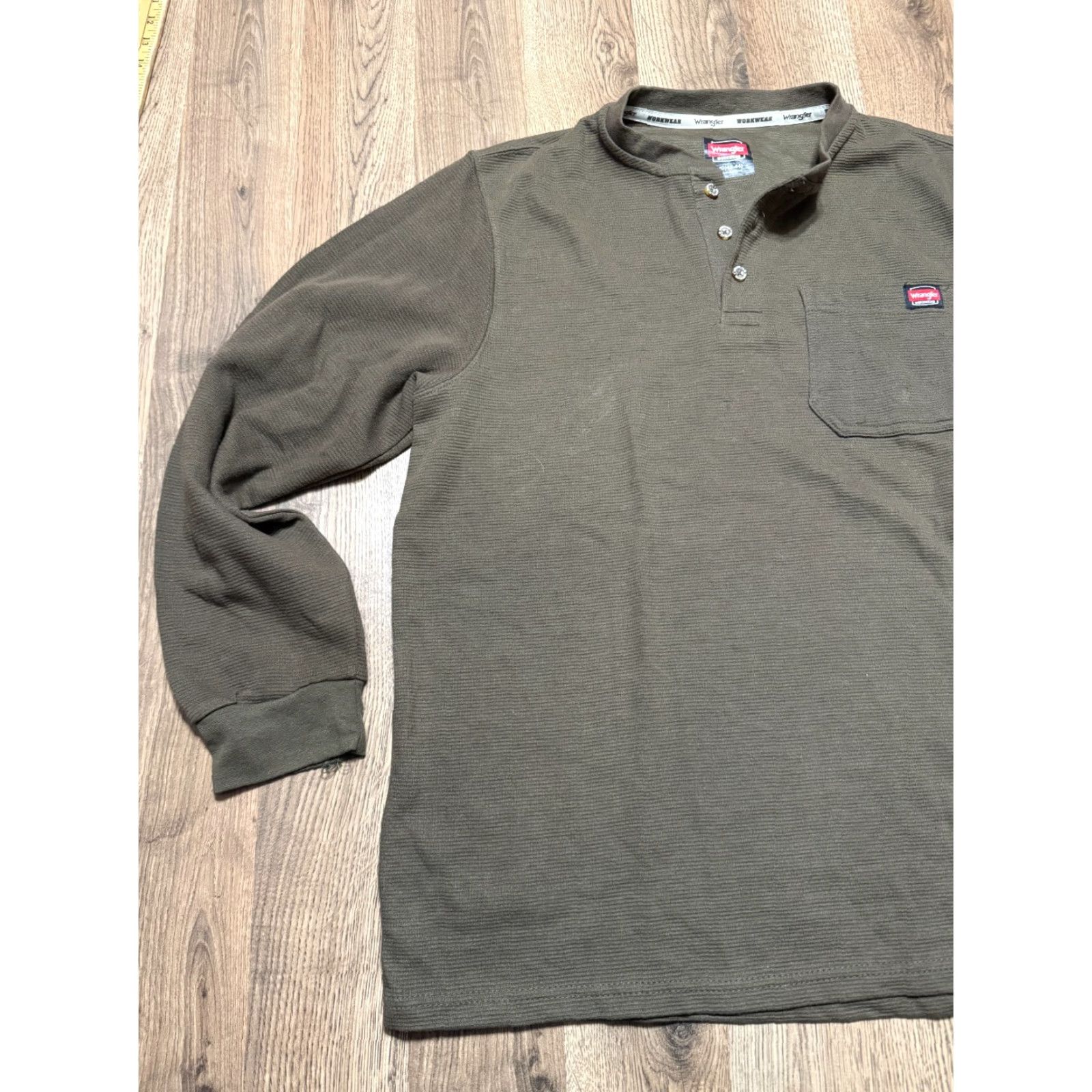 Wrangler Wrangler Shirt Men's Large Green Long Sleeve 1/4 Buttons Workwear Polo Casual MENS Regular Size US L / EU 52-54 / 3 - 3 Thumbnail