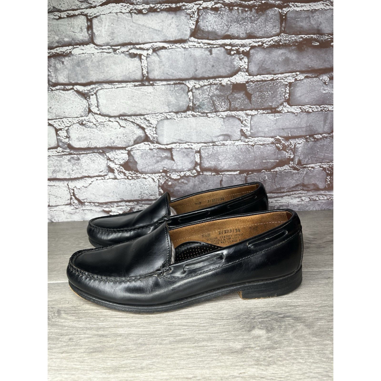 G.H. Bass & Co. G.H. Bass & Co Weejuns Black Leather Moccasin Loafers Dress Size US 9.5 / EU 42-43 - 18 Thumbnail