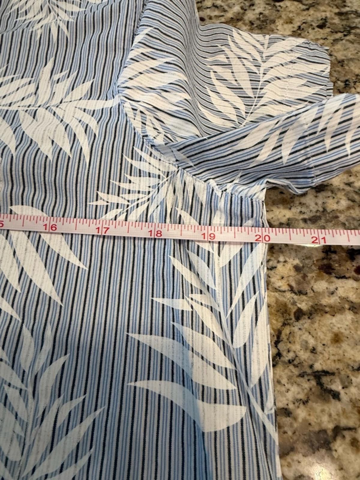 Other Liz Claiborne stripe palm short sleeve button up top SZ M Size M / US 6-8 / IT 42-44 - 10 Thumbnail